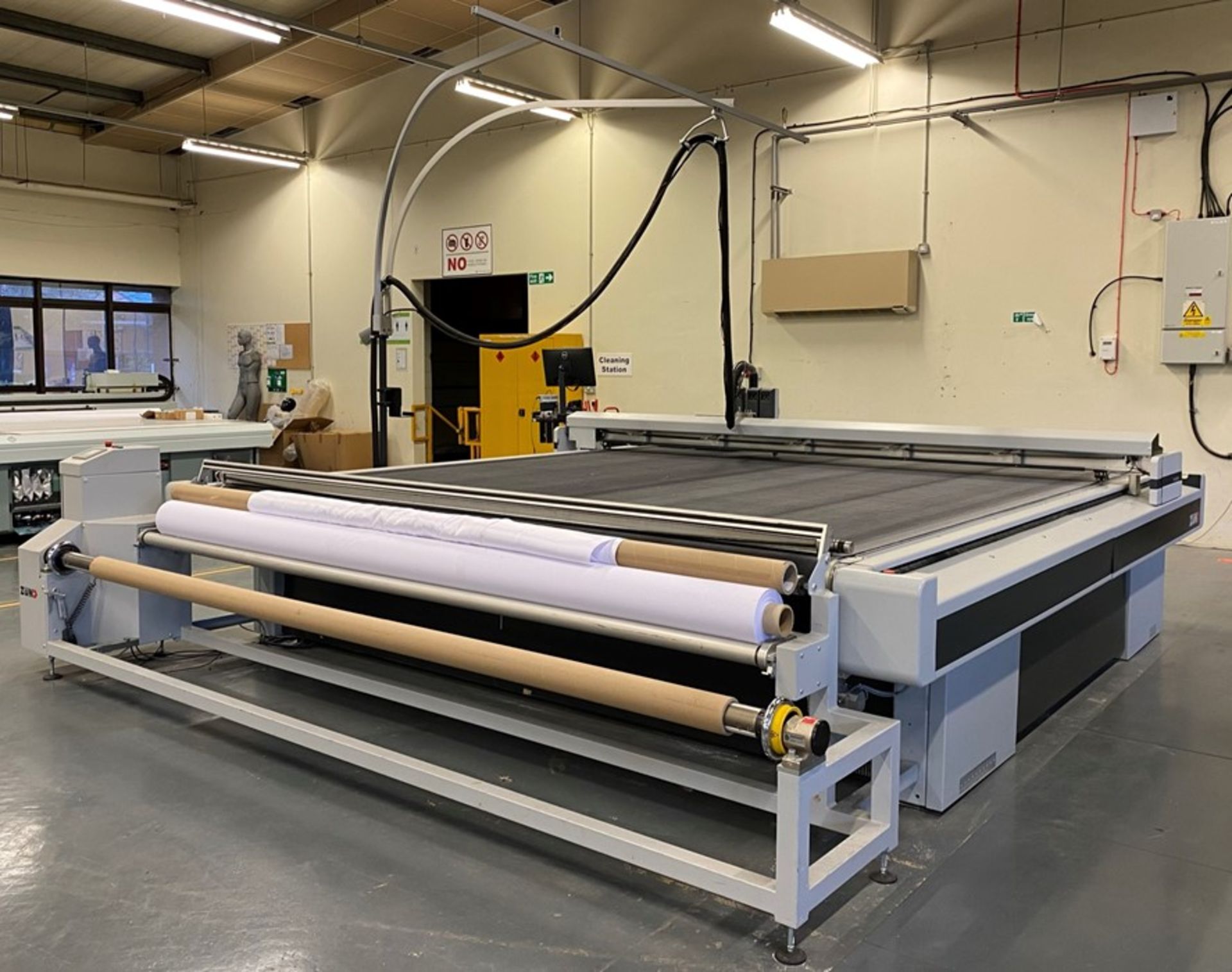 Zund G3 3XL-3200CV digital cutter (2014) - Image 34 of 37