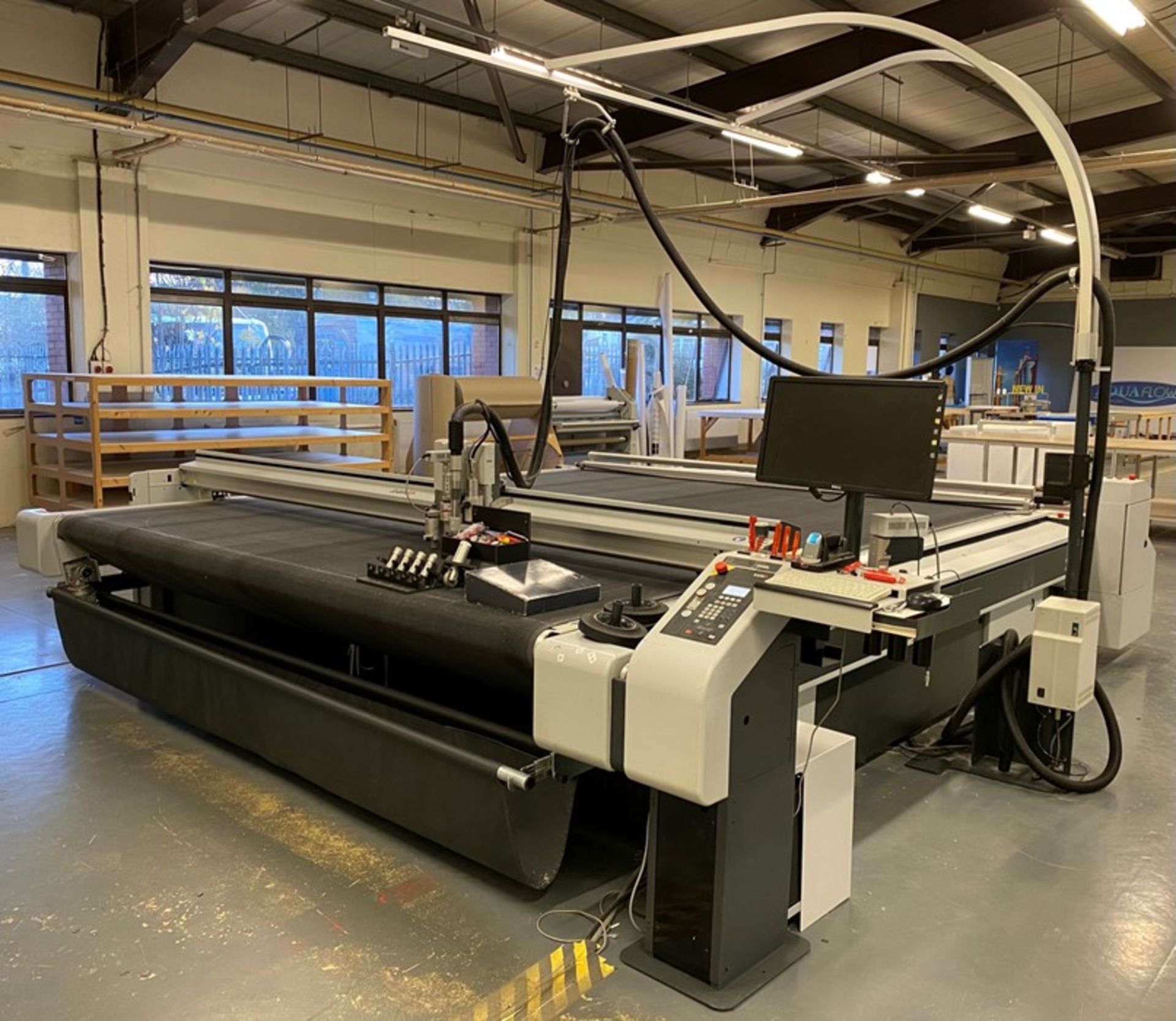 Zund G3 3XL-3200CV digital cutter (2014) - Image 17 of 37