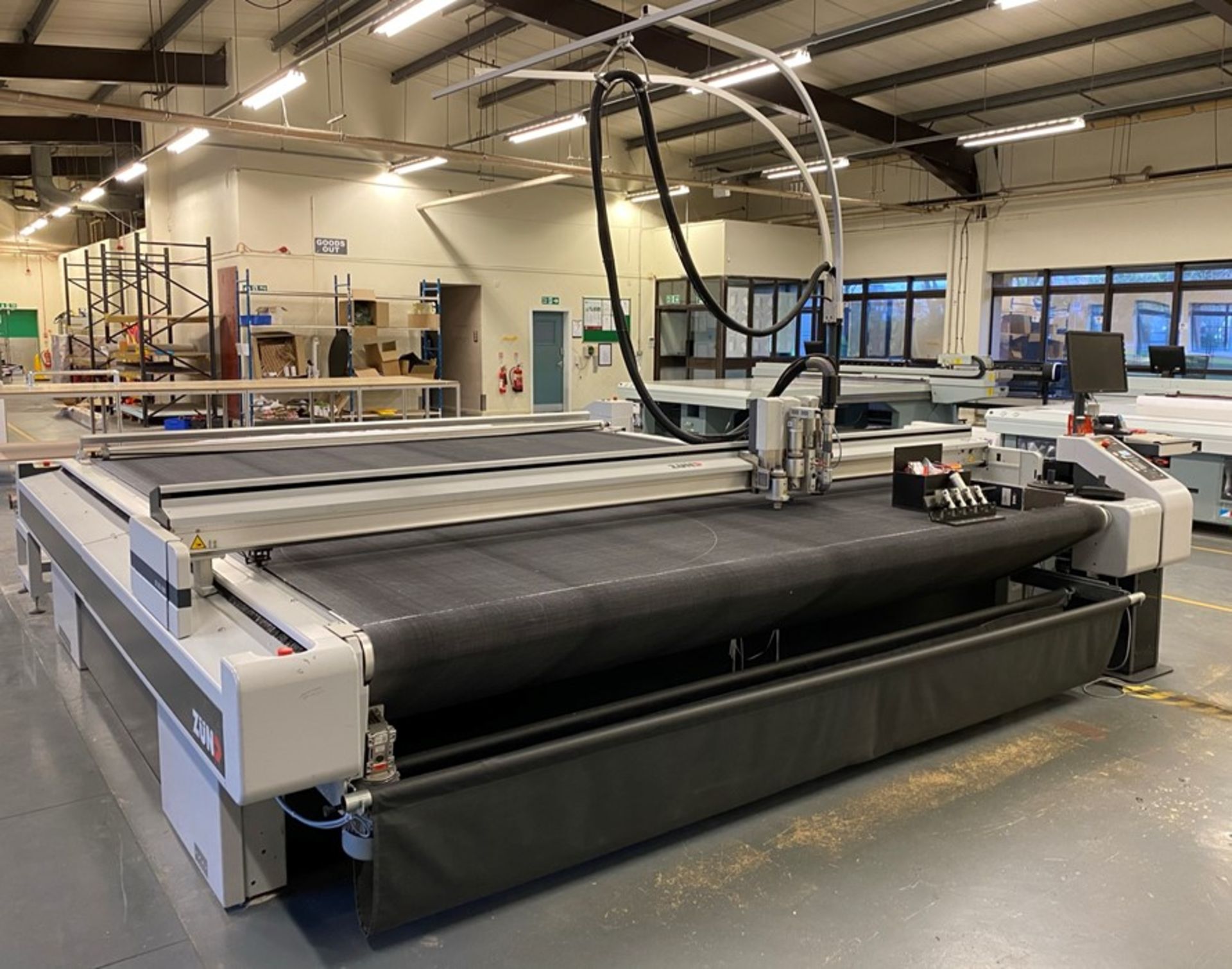 Zund G3 3XL-3200CV digital cutter (2014) - Image 32 of 37