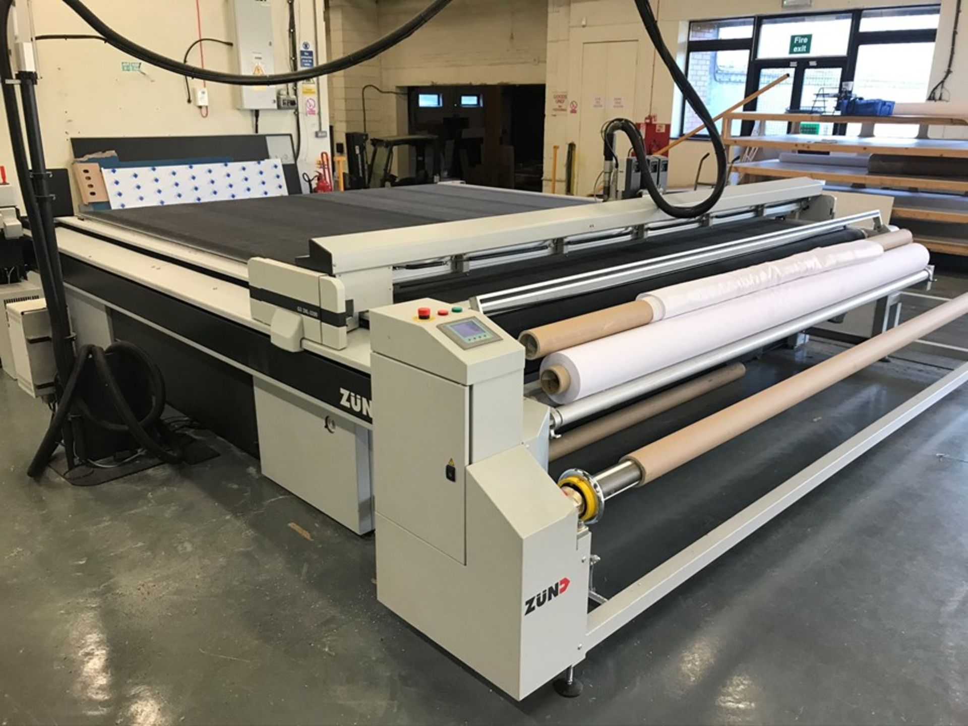 Zund G3 3XL-3200CV digital cutter (2014) - Image 26 of 37