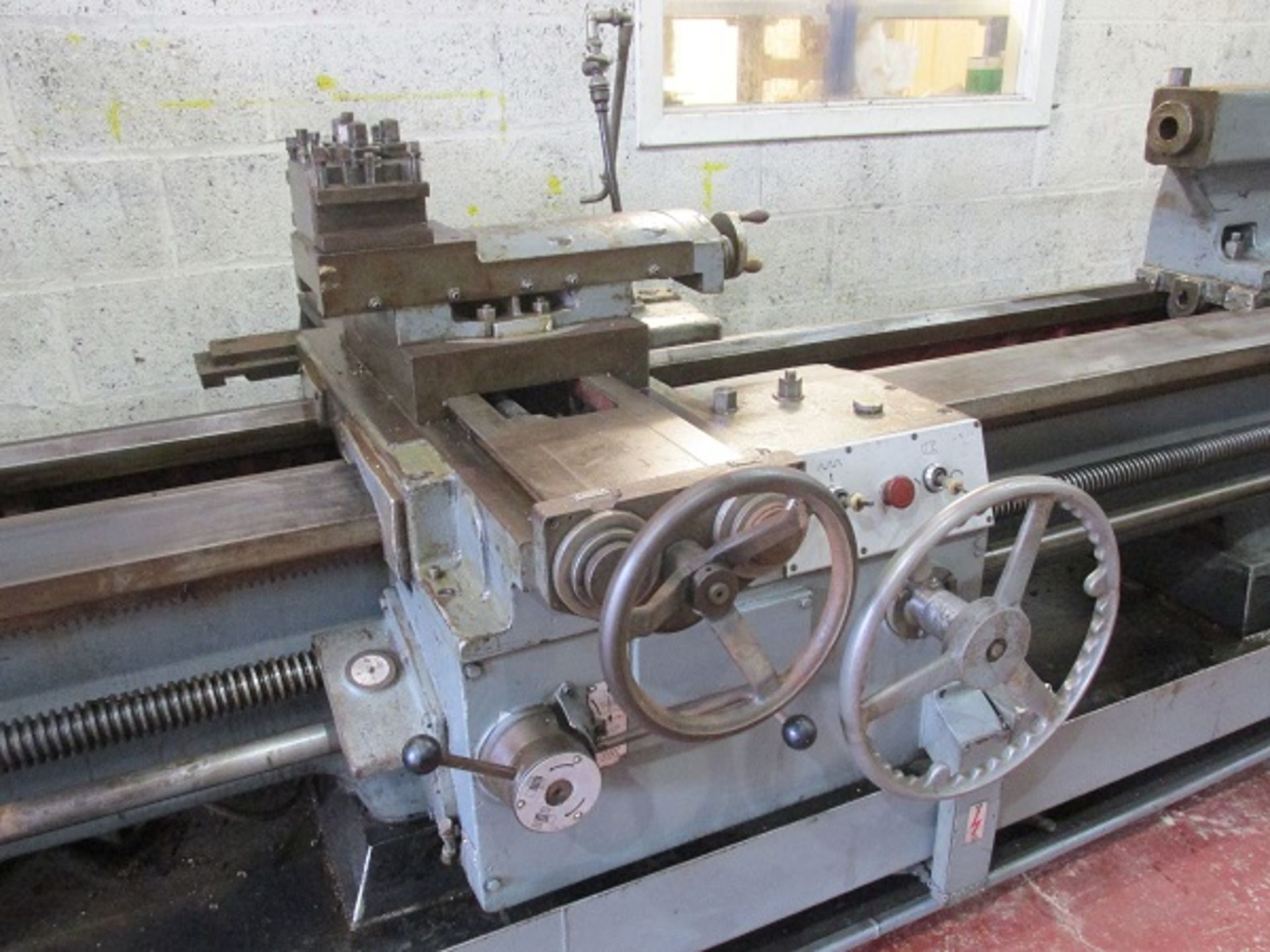 BINNS AND BERRY TB707 DOUBLE GAP BED LATHE - Image 6 of 12