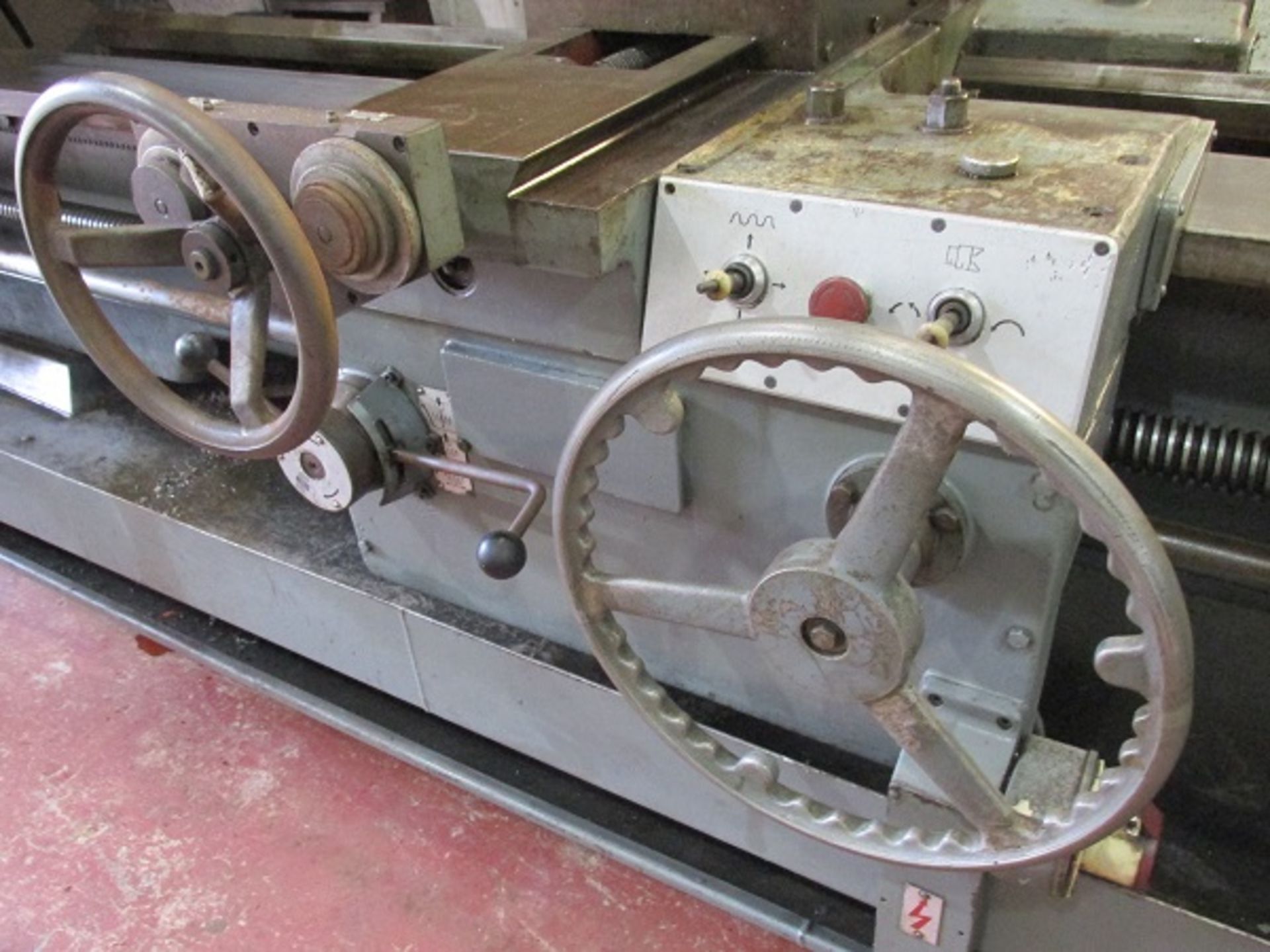 BINNS AND BERRY TB707 DOUBLE GAP BED LATHE - Image 7 of 12