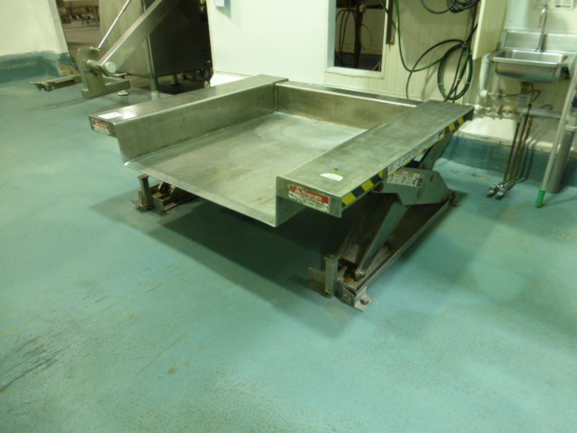 s/s tote scissor lift., 50 in. x 42 in. x 8 in., 3000 lbs. cap - Image 2 of 2