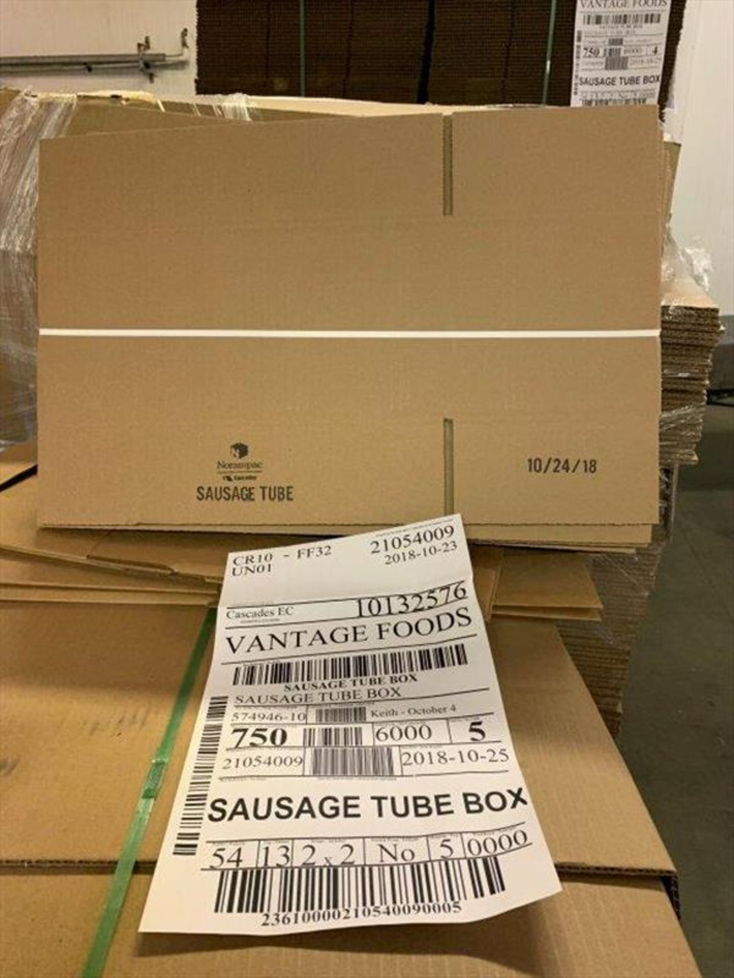 (5 pallets, 3200) 10132576- boxes, Cascades, "Saus.Tube" print, 7.5 x 16 x 7.5