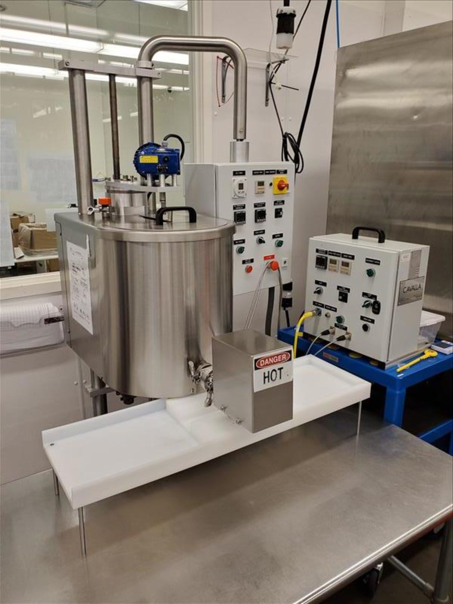 Cavalla Dosing Filler, w/ 30L double jacketed oil tank heated dup to 95C, w/ agitator, gear pump