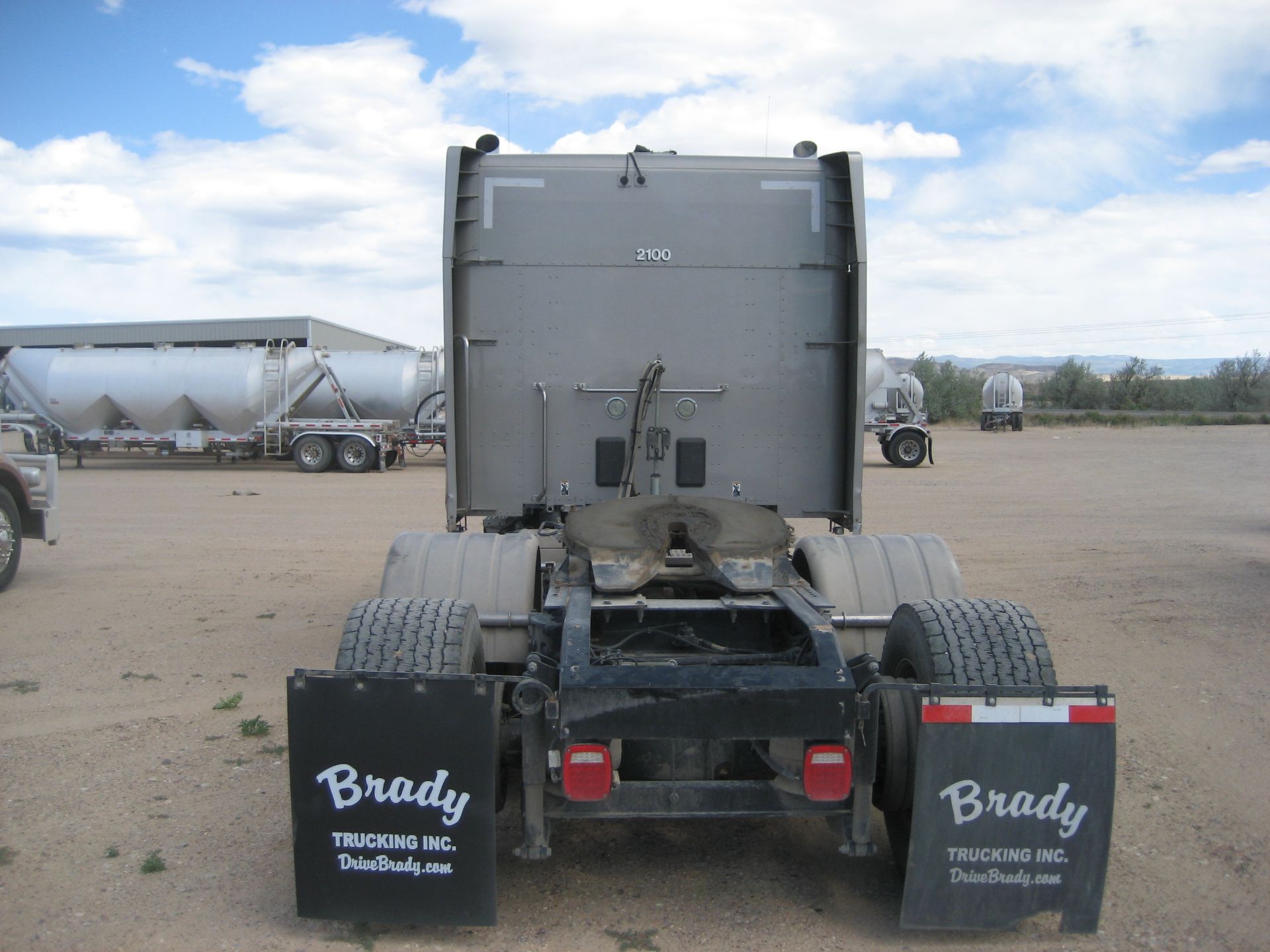 2015 Peterbilt 567 Tractor - Image 3 of 14