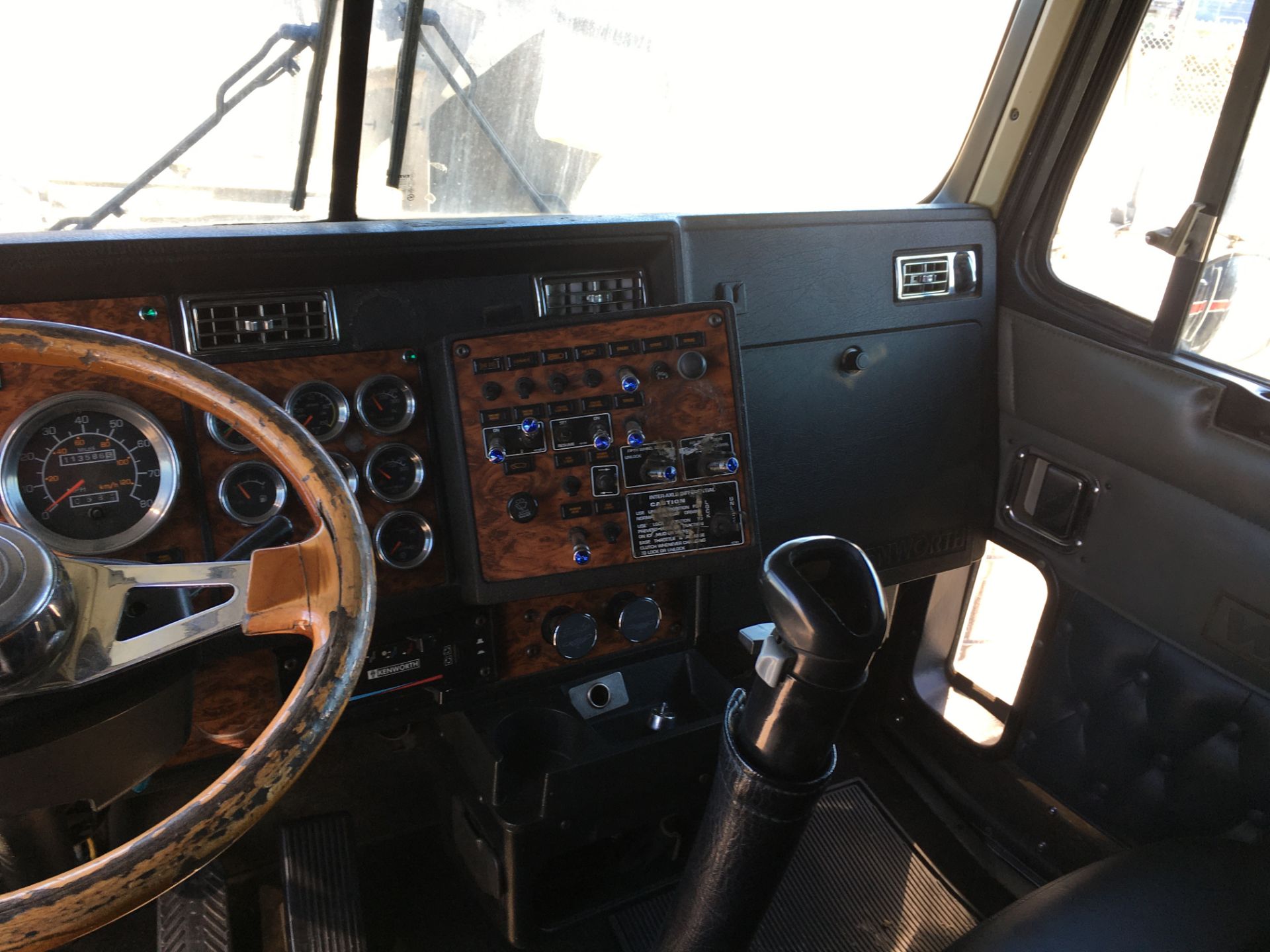 2000 Kenworth W900 Sleeper - Image 64 of 99