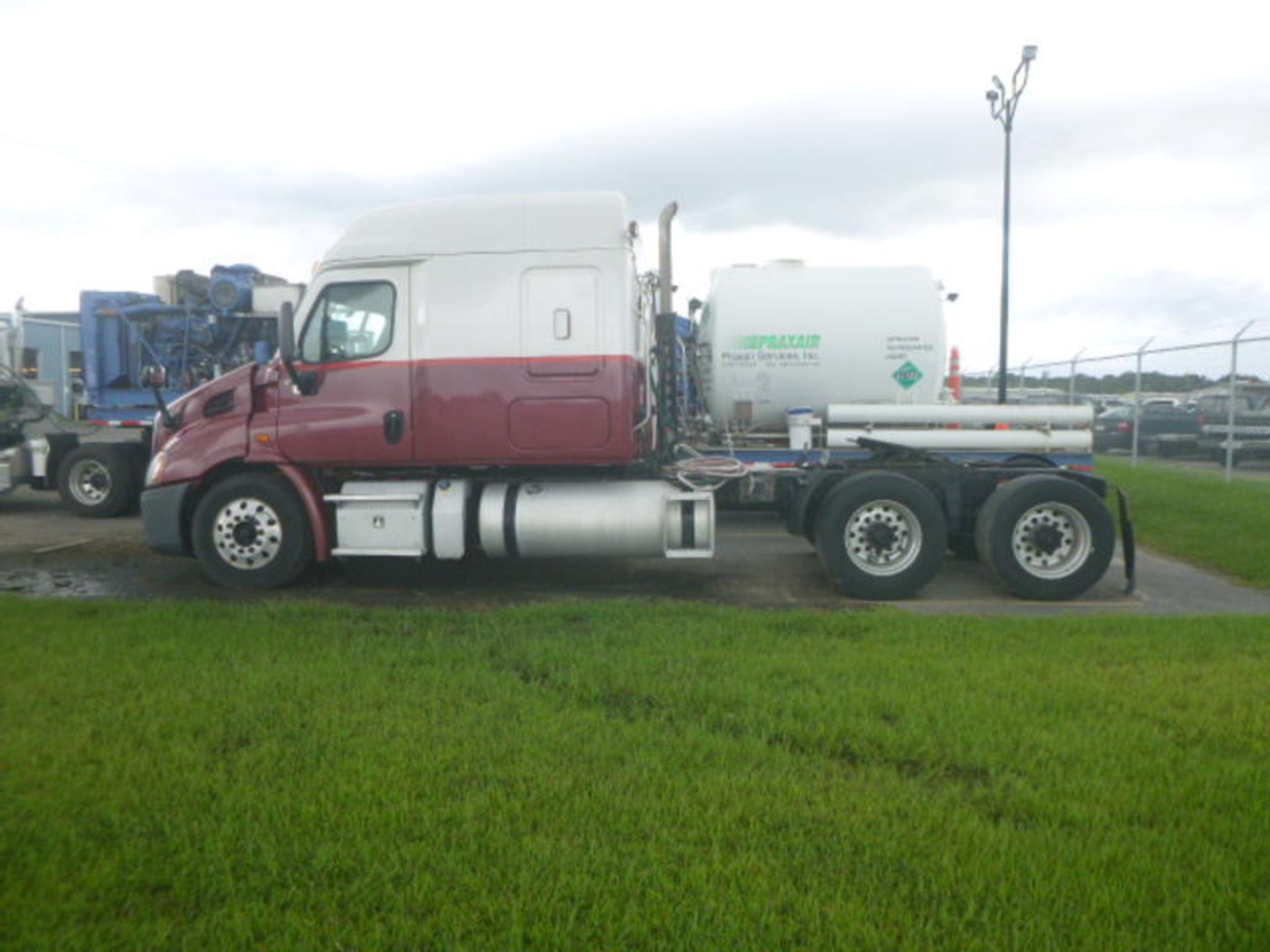 2014 Freightliner CA113SLP - Image 24 of 32