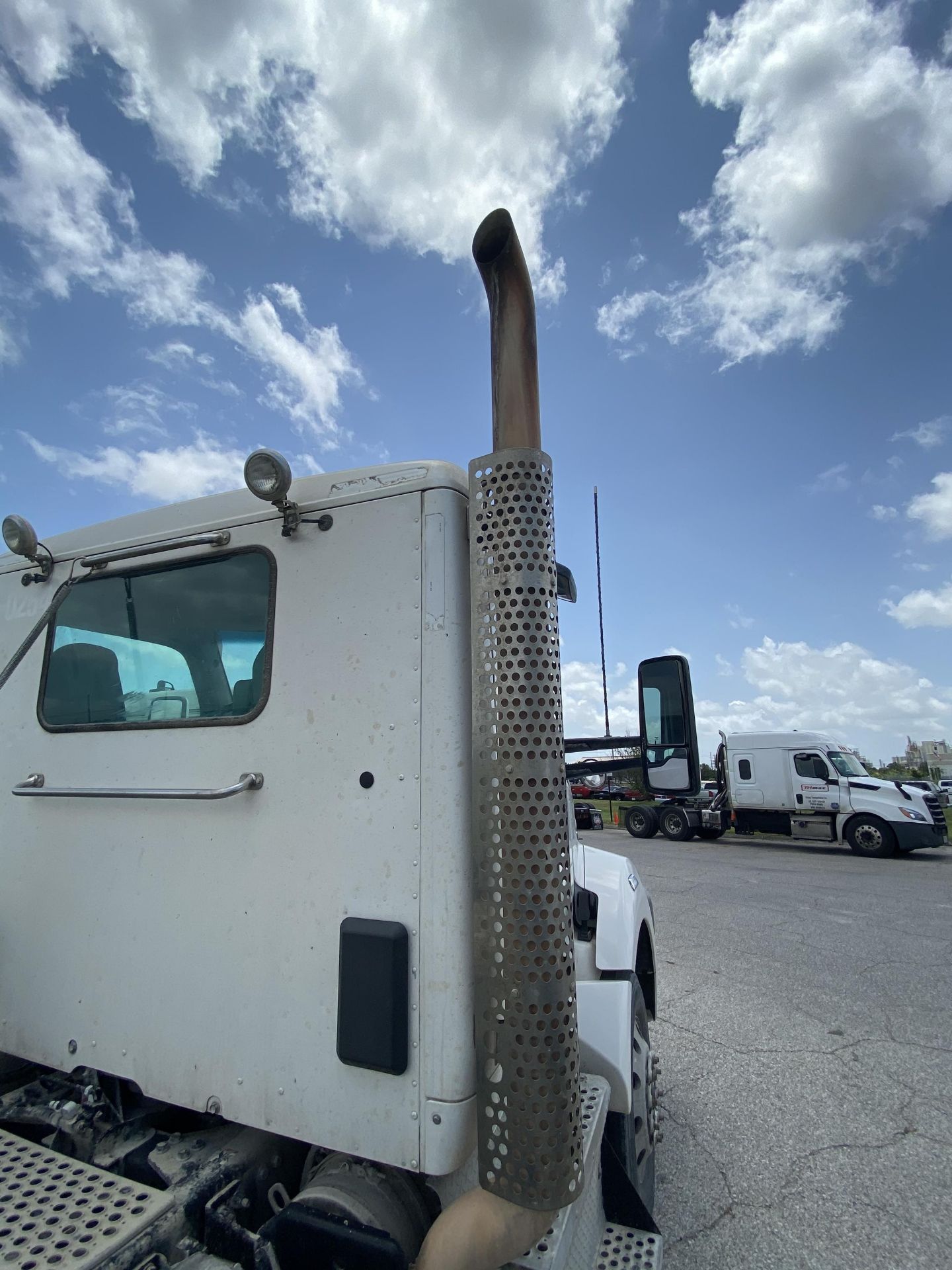 2015 Kenworth T880 - Image 7 of 43