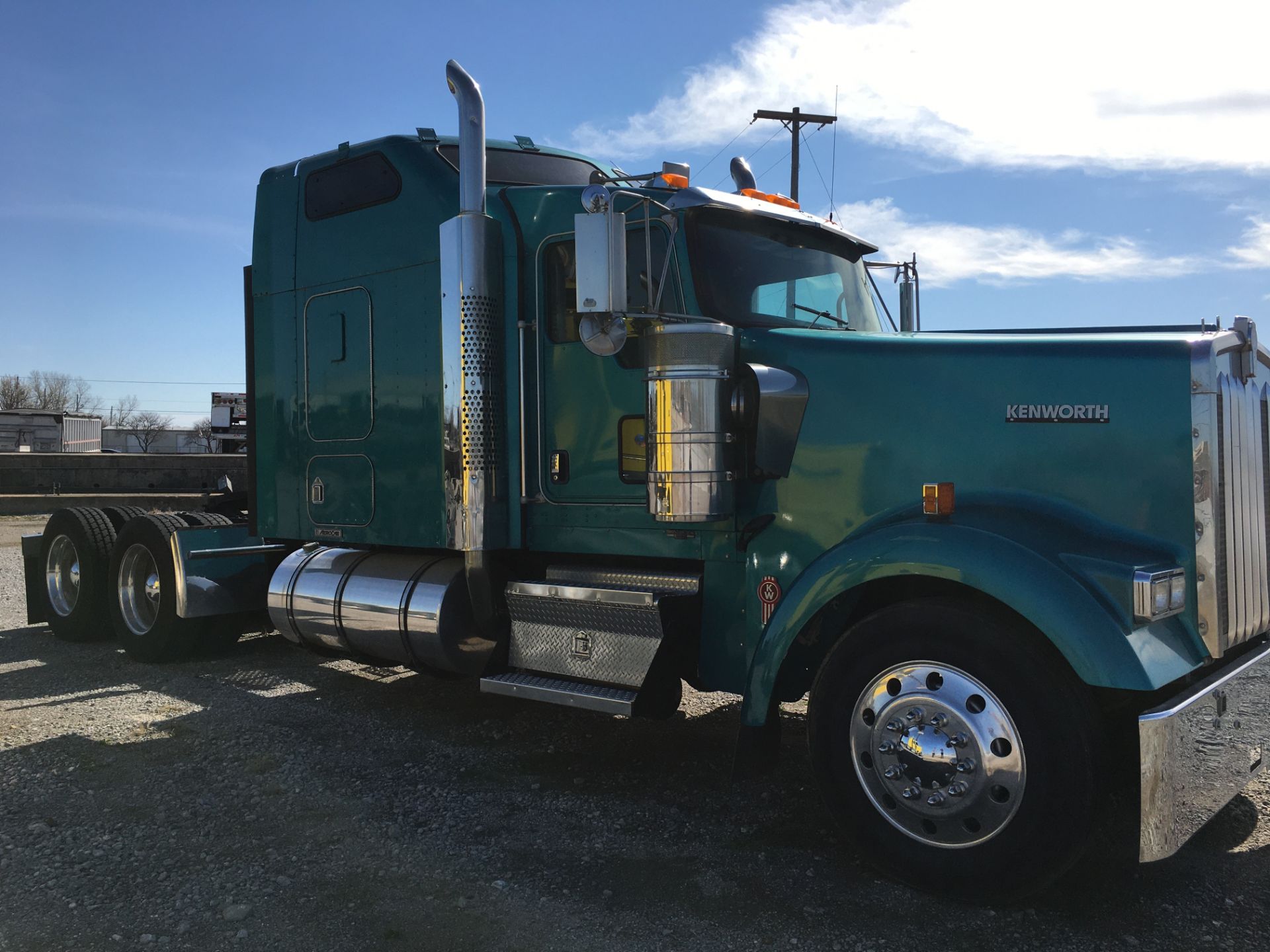 2006 Kenworth W900 Sleeper - Image 3 of 82