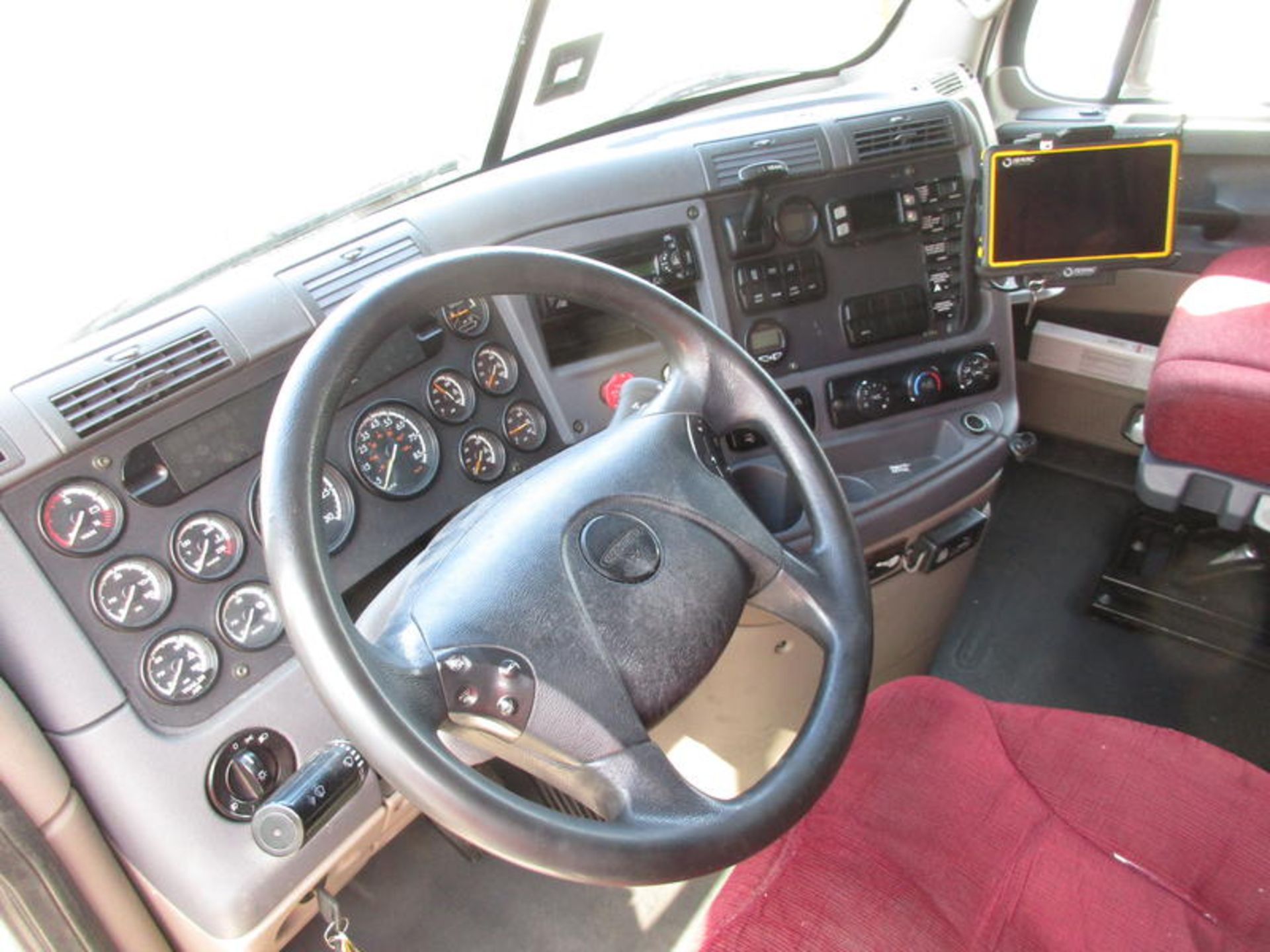 2013 Freightliner CA113SLP - Image 17 of 26