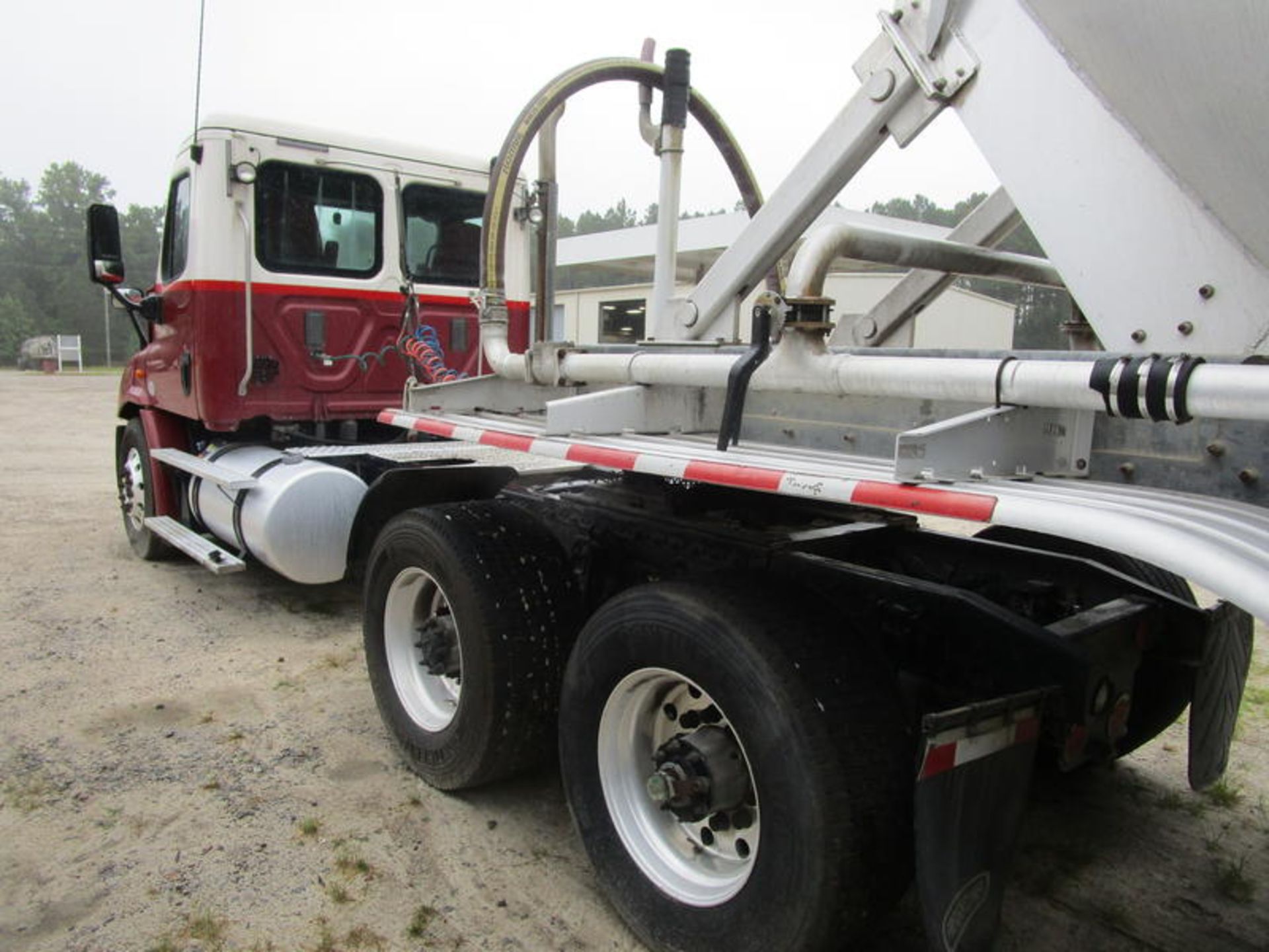 2015 Freightliner CA113DC - Image 26 of 34