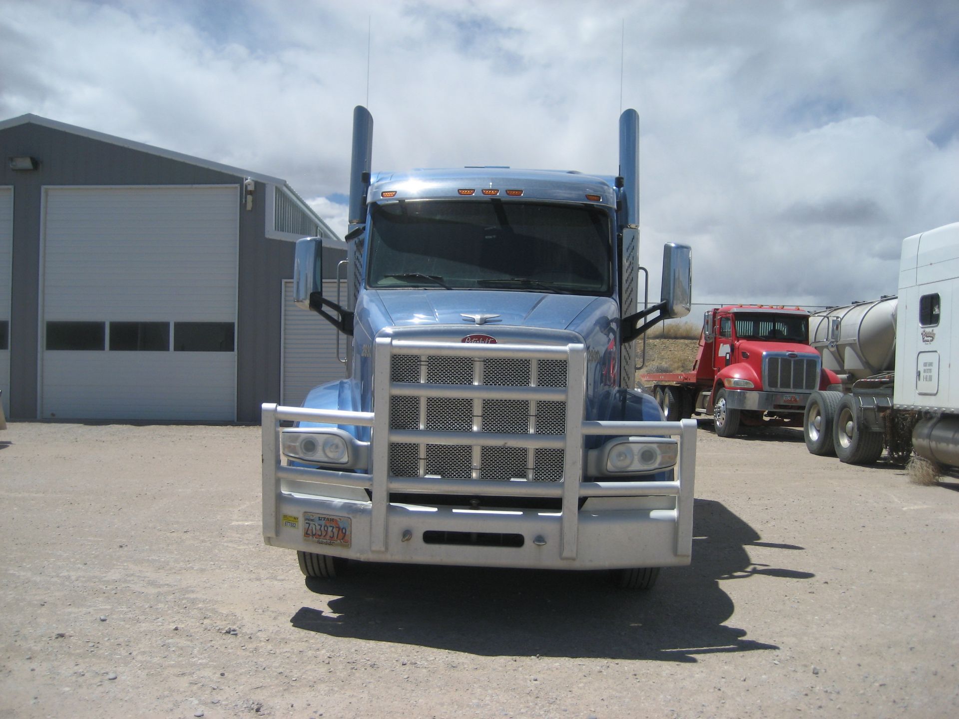 2016 Peterbilt 567 Tractor - Image 2 of 14