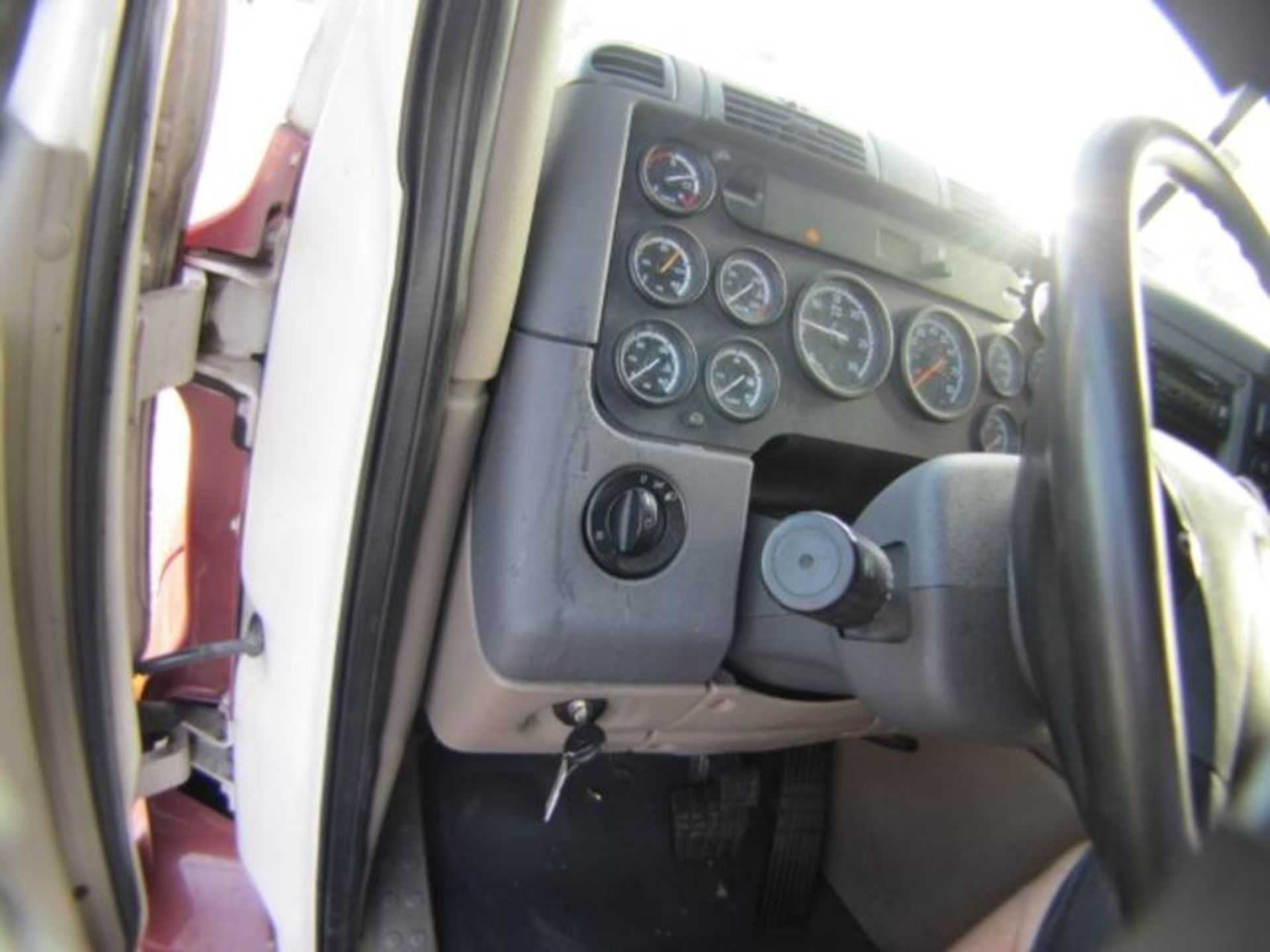 2014 Freightliner CA113SLP - Image 14 of 29