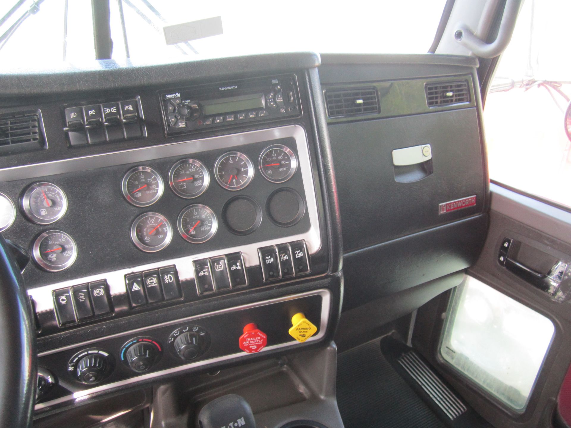 2014 Kenworth T800 - Image 7 of 31