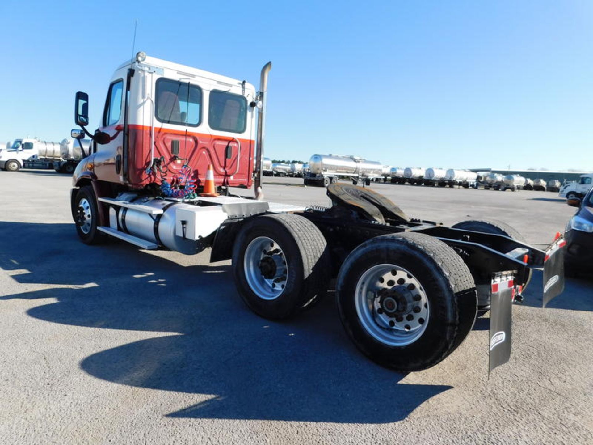 2014 Freightliner CA113DC - Image 24 of 38