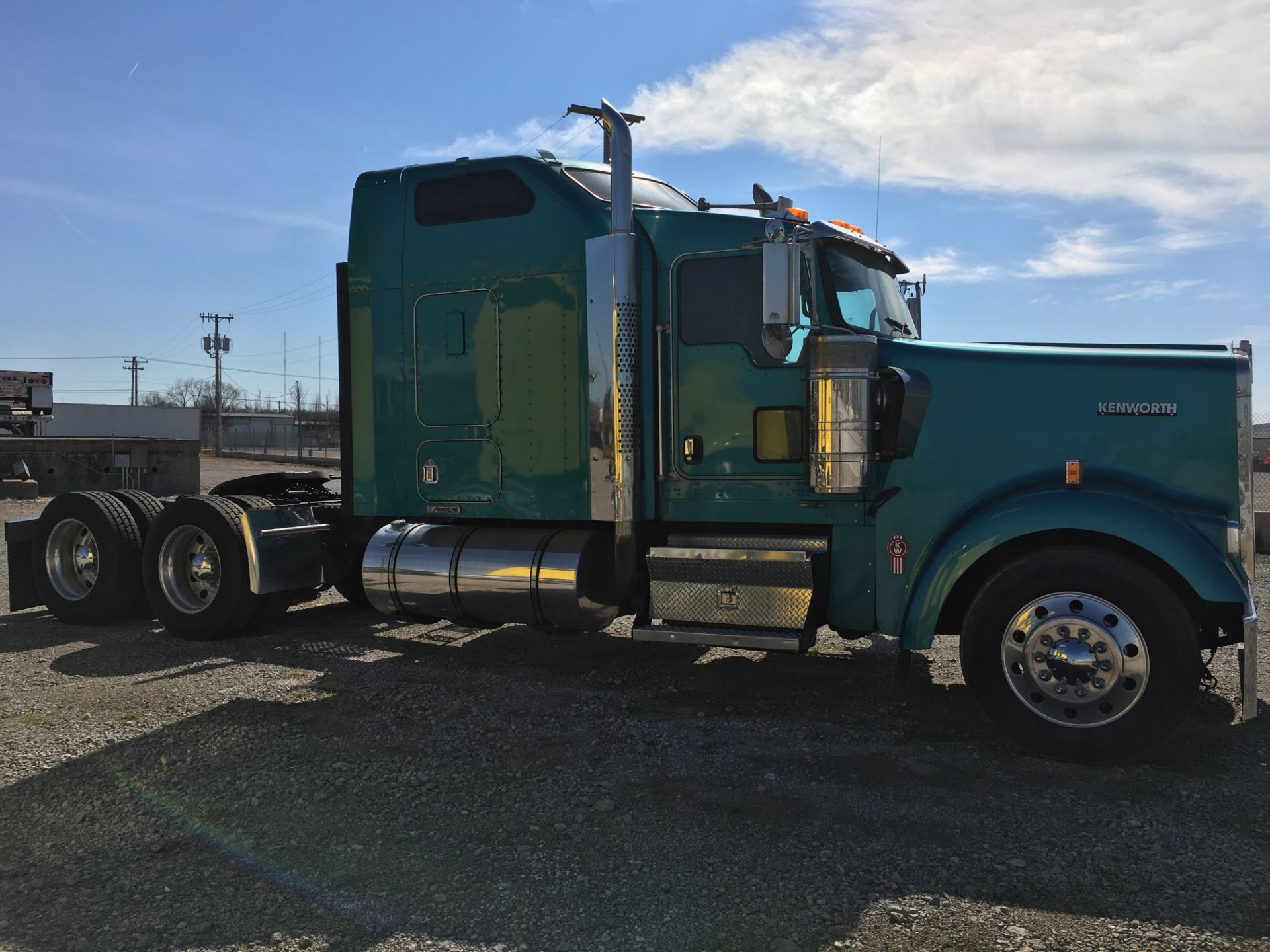 2006 Kenworth W900 Sleeper - Image 2 of 82