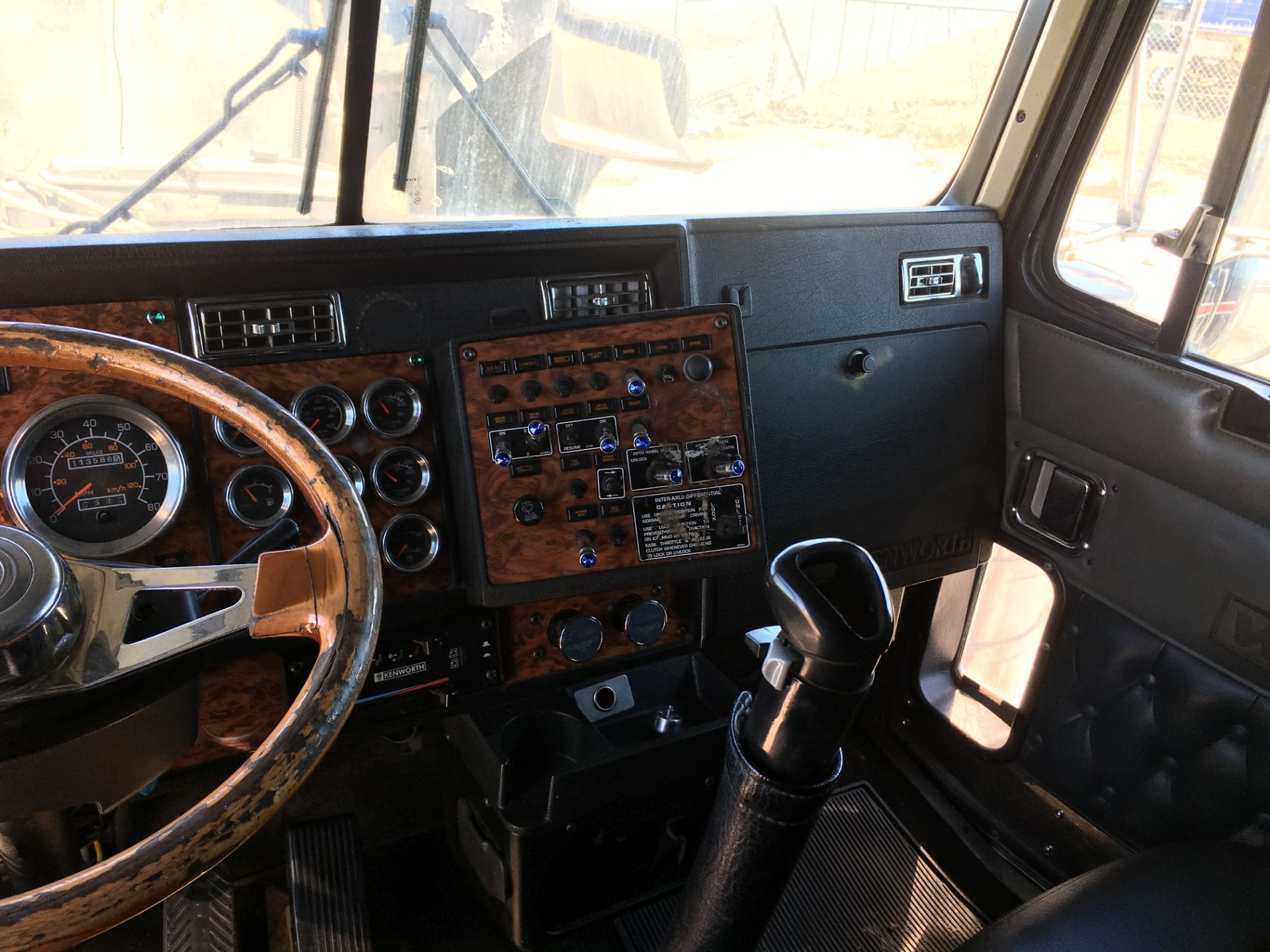 2000 Kenworth W900 Sleeper - Image 65 of 99