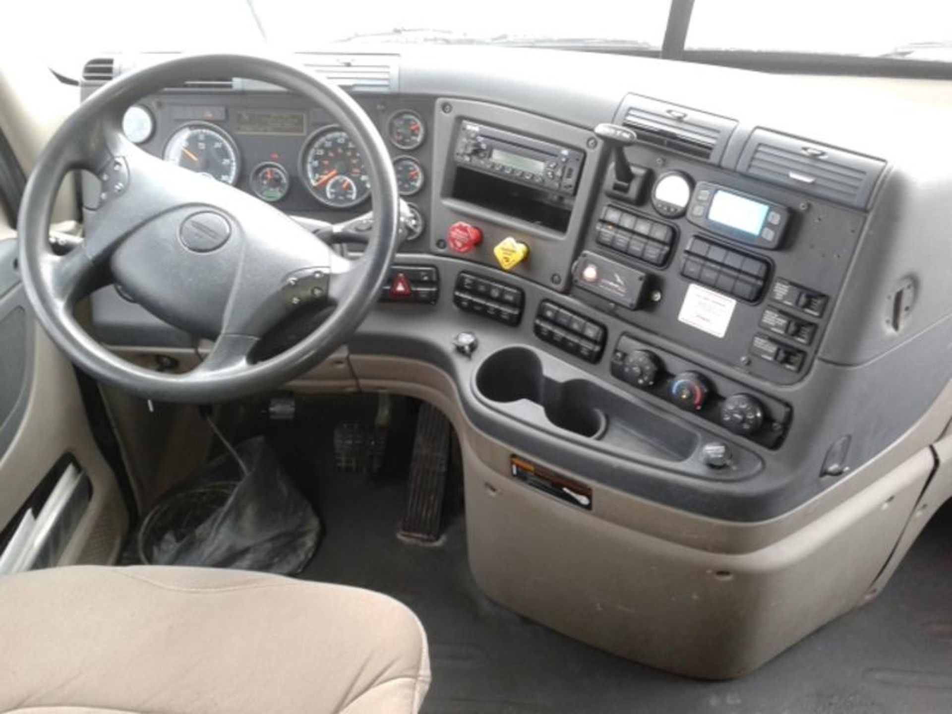 2015 Freightliner CA113SLP - Image 11 of 24