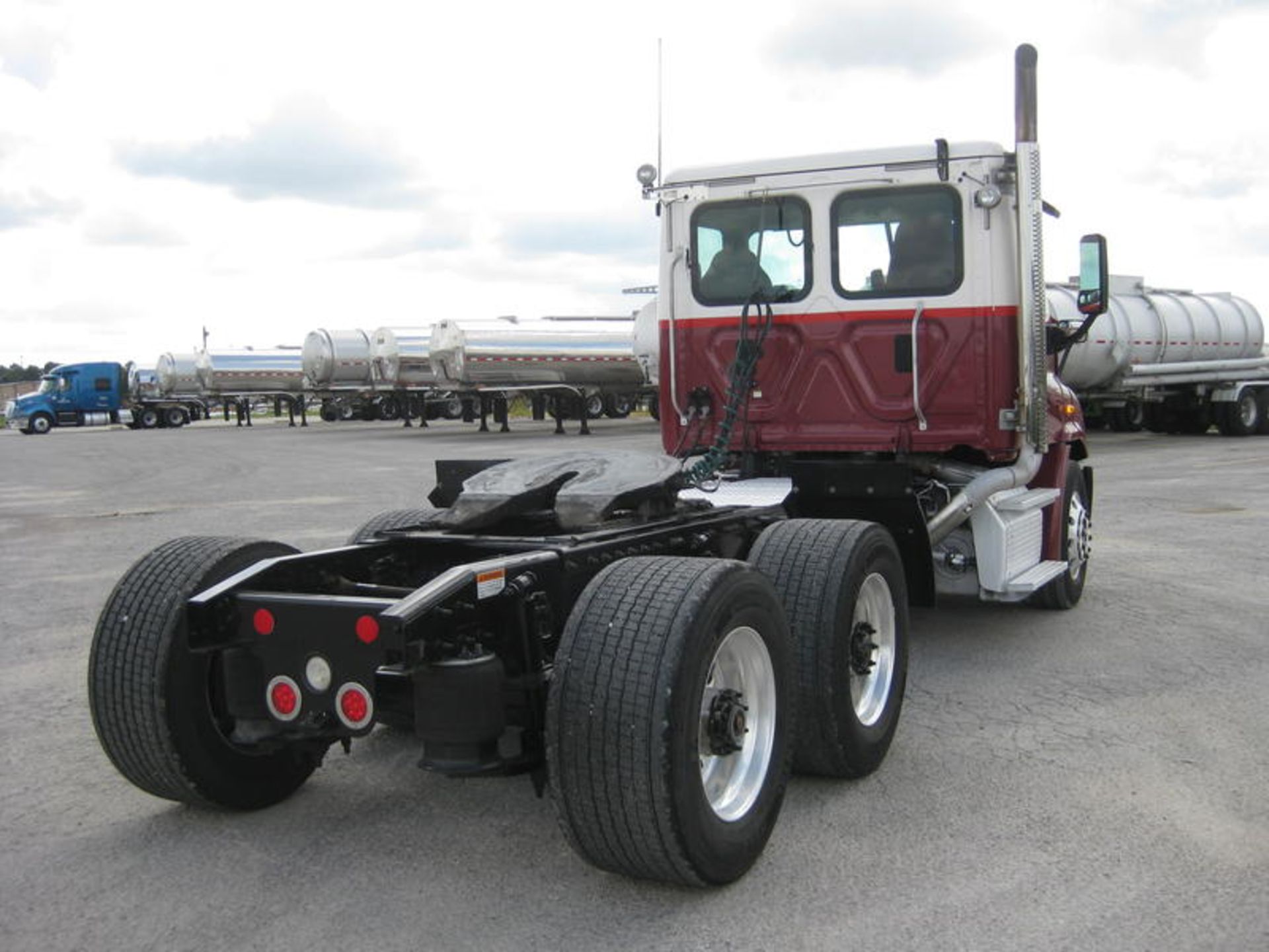 2014 Freightliner CA113DC - Image 23 of 29