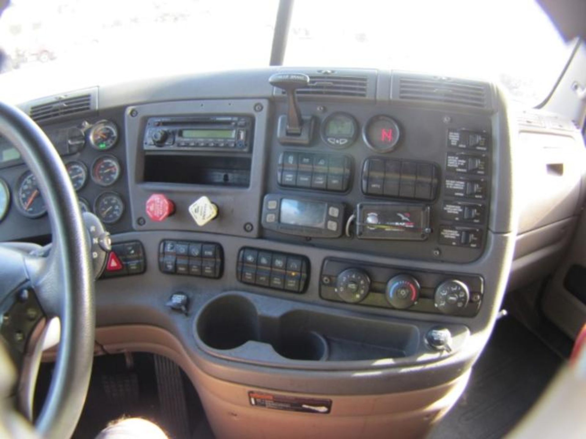 2014 Freightliner CA113SLP - Image 16 of 29