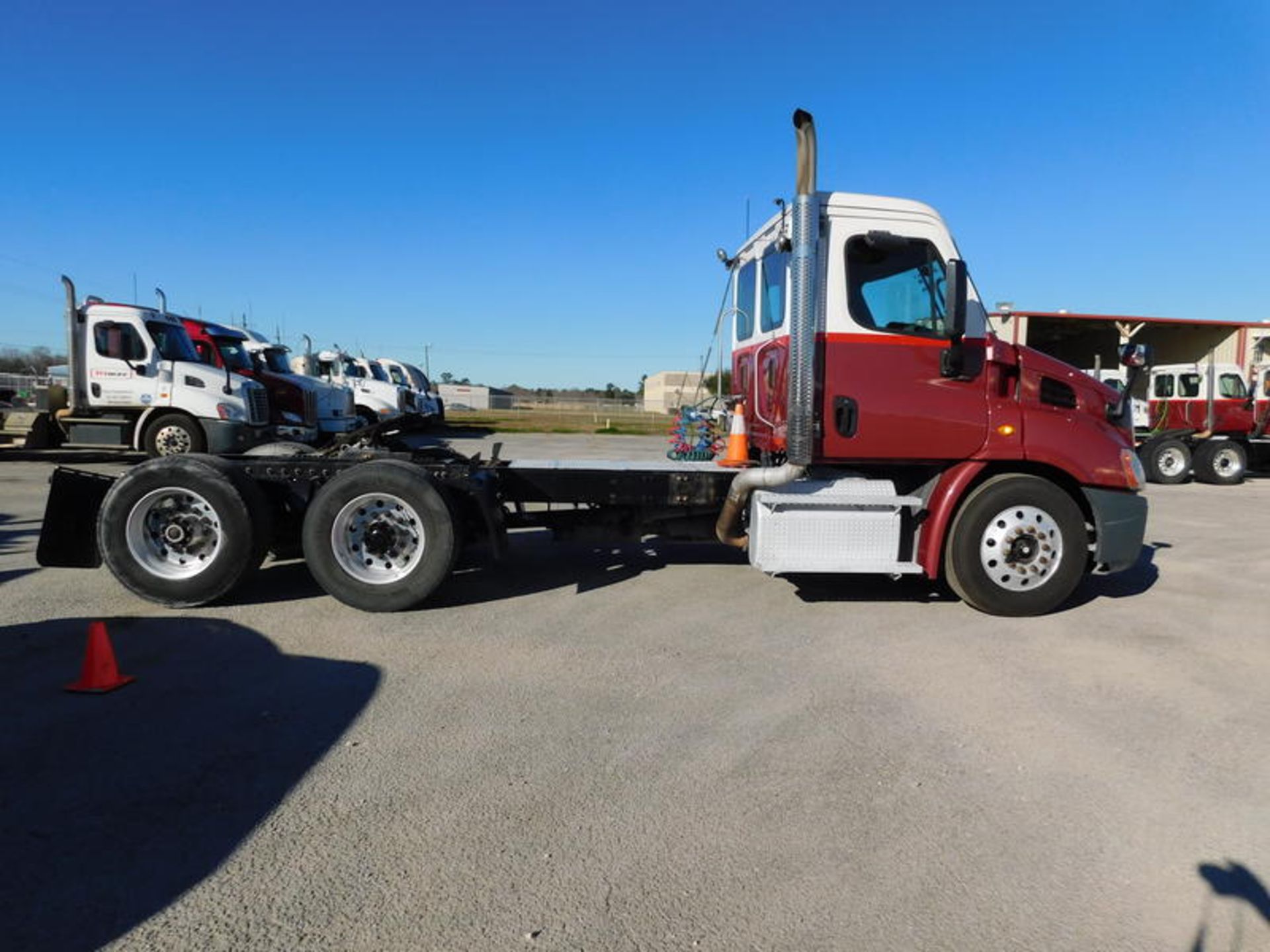 2014 Freightliner CA113DC - Image 32 of 38