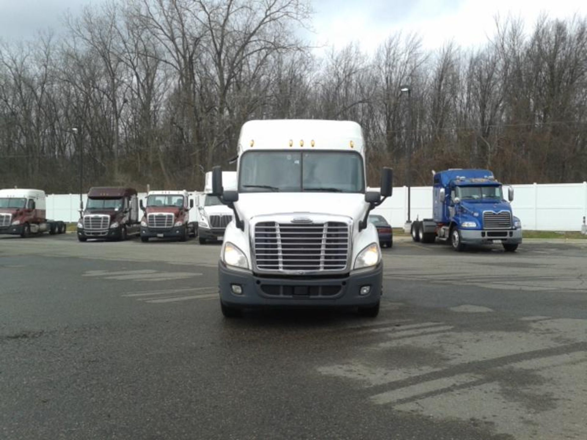 2015 Freightliner CA113SLP - Image 13 of 24