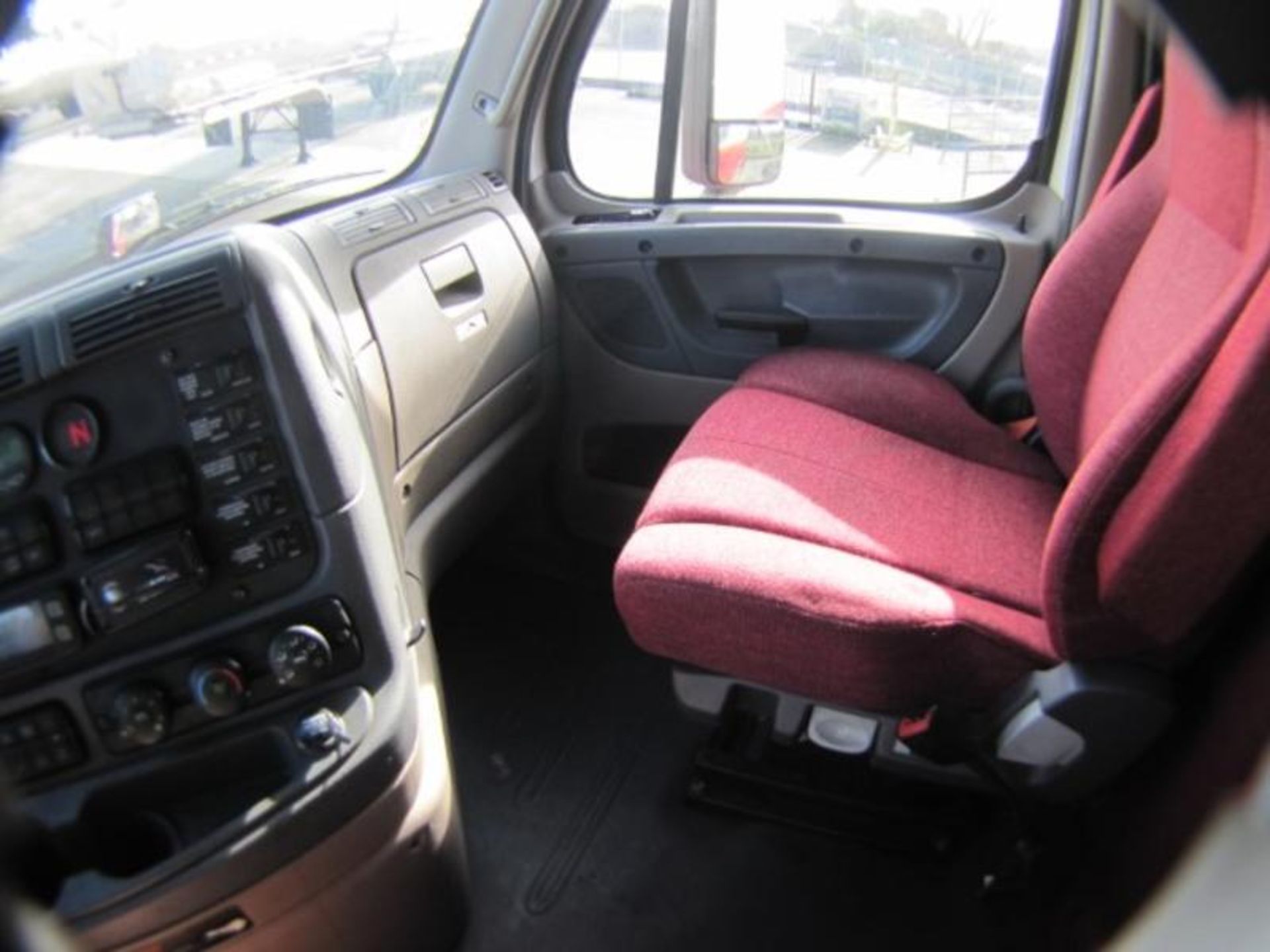 2014 Freightliner CA113SLP - Image 18 of 29