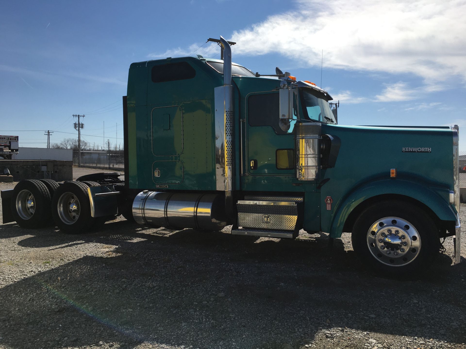 2006 Kenworth W900 Sleeper - Image 12 of 82