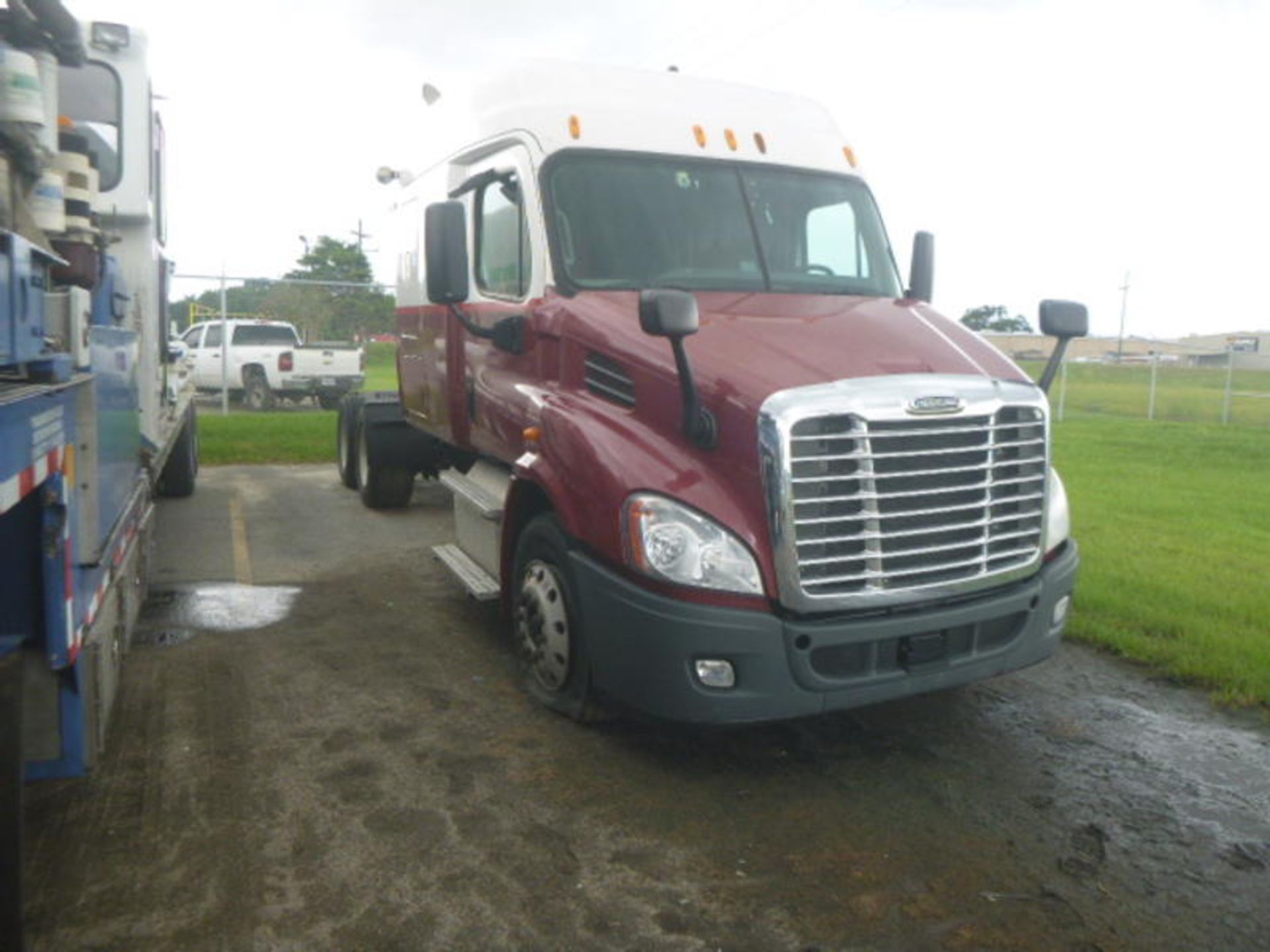 2014 Freightliner CA113SLP - Image 3 of 32