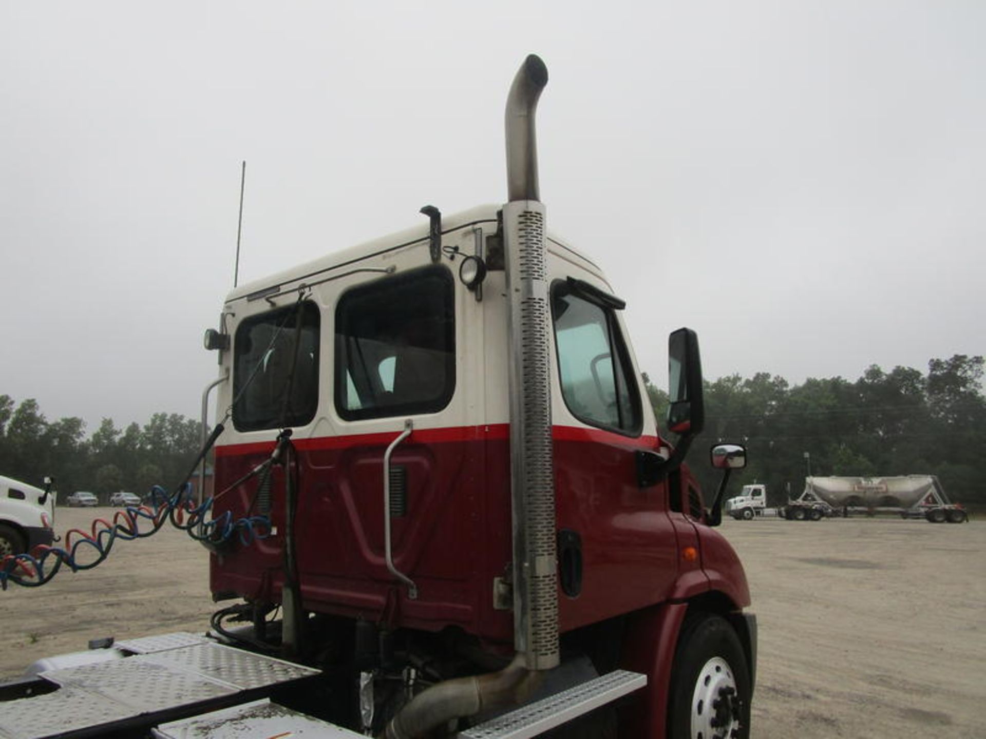 2015 Freightliner CA113DC - Image 29 of 34