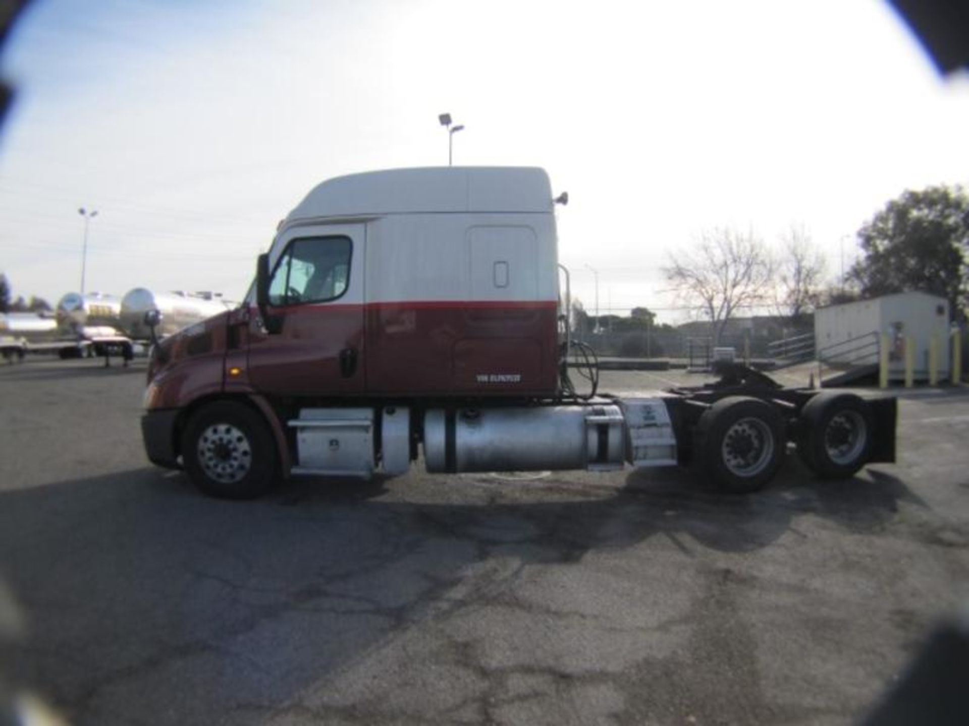 2014 Freightliner CA113SLP - Image 28 of 29