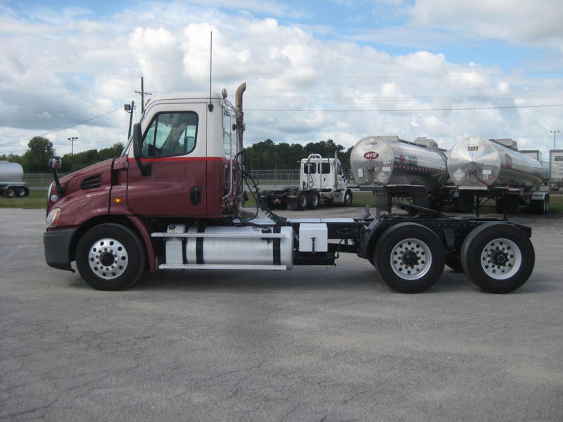 2014 Freightliner CA113DC - Image 29 of 29