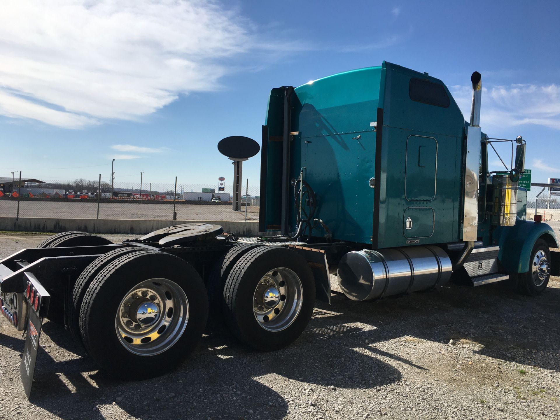 2006 Kenworth W900 Sleeper - Image 5 of 82