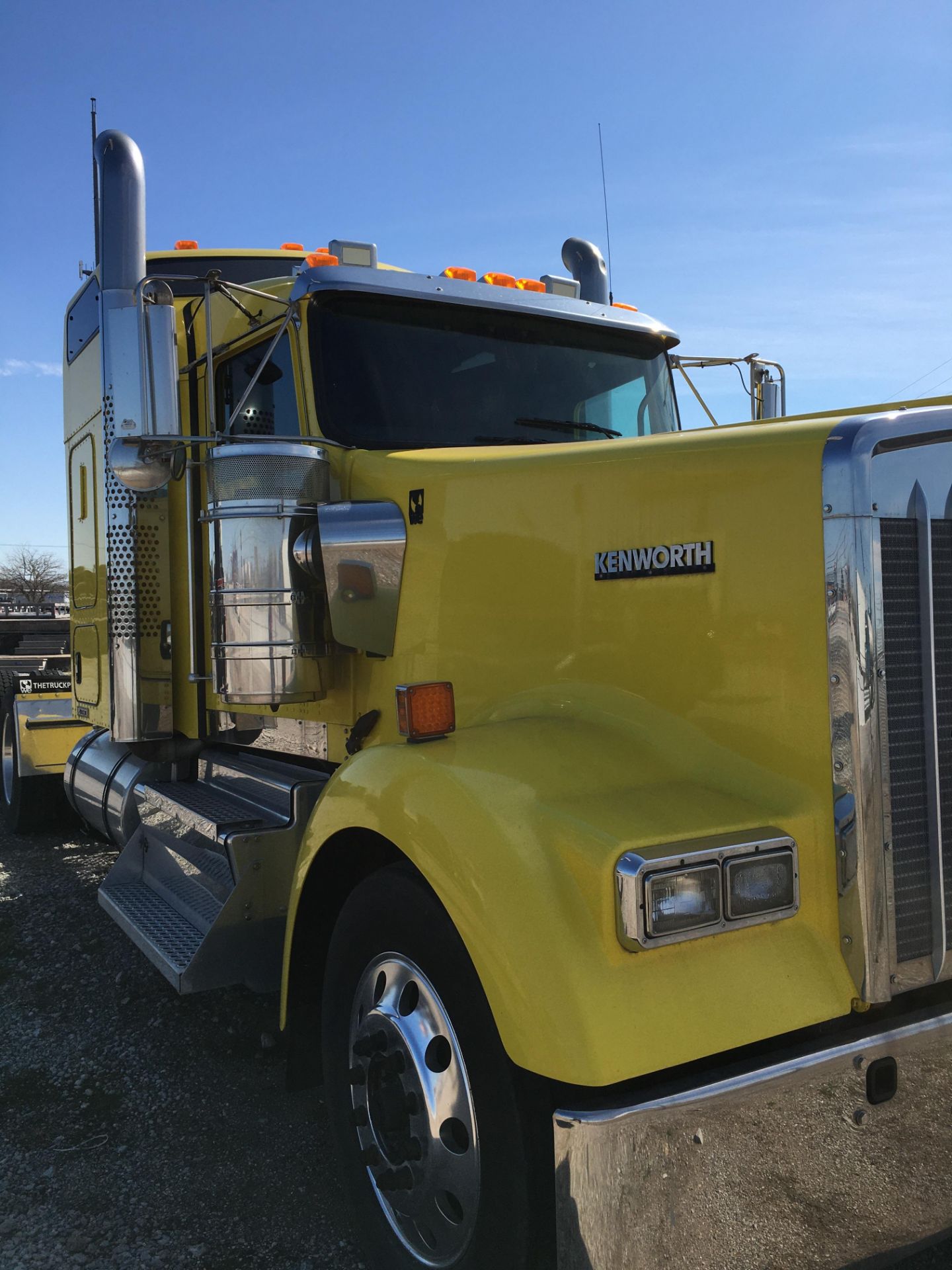 2014 Kenworth W900 Sleeper - Image 18 of 104