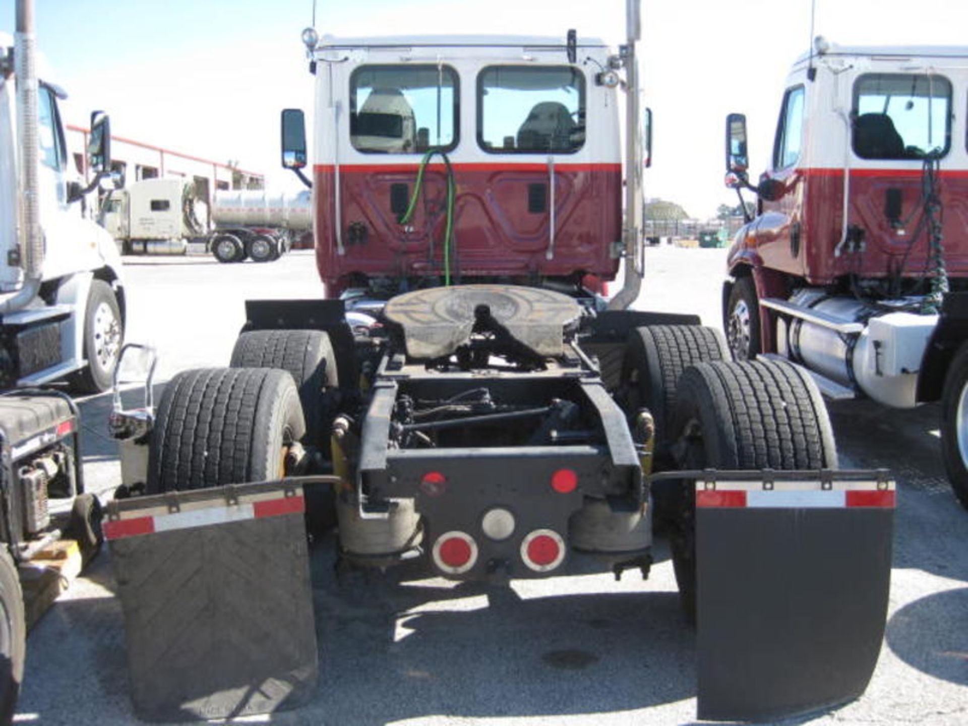 2014 Freightliner CA113DC - Image 24 of 26