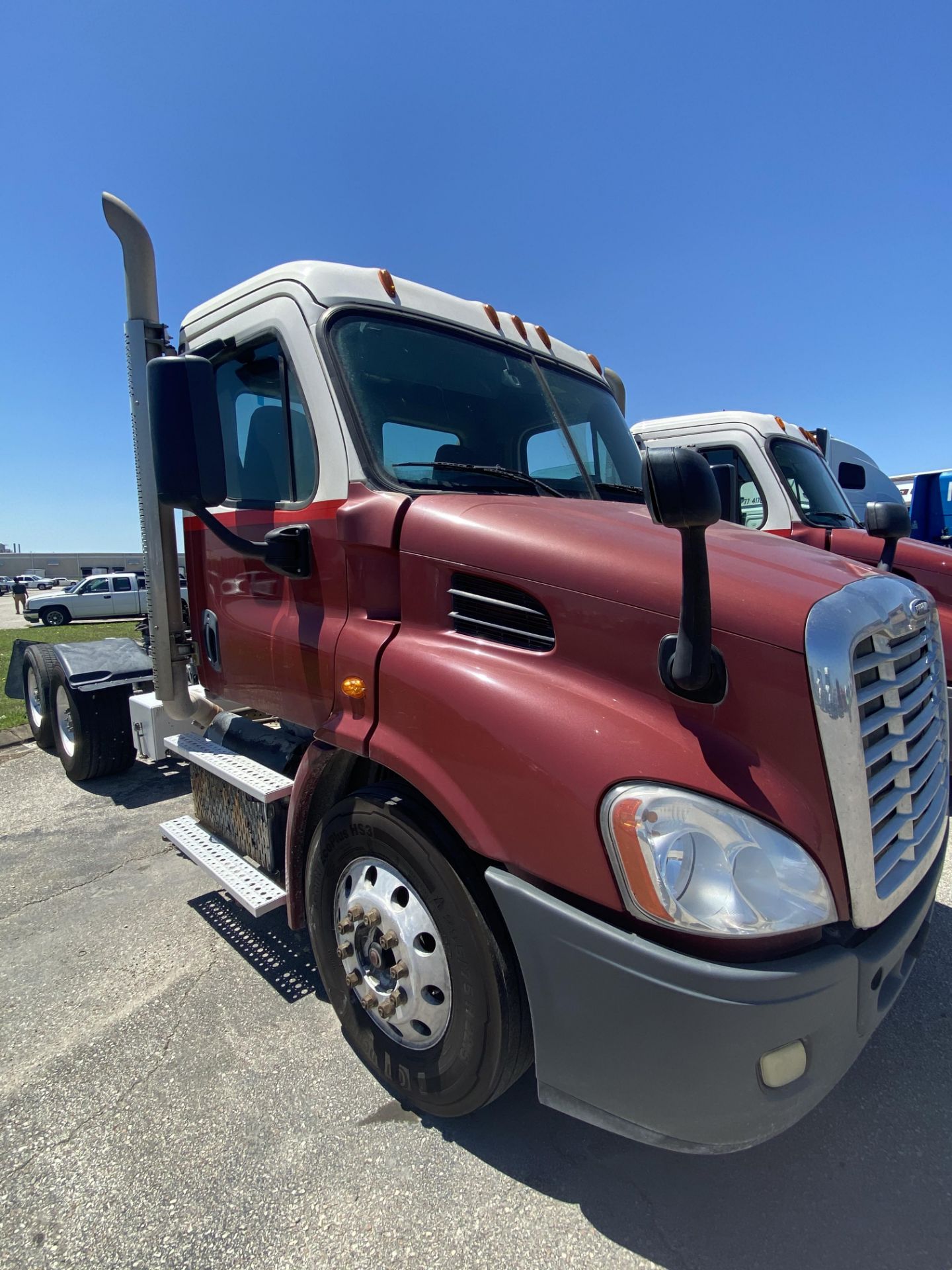 2015 Freightliner CA113DC - Image 4 of 19