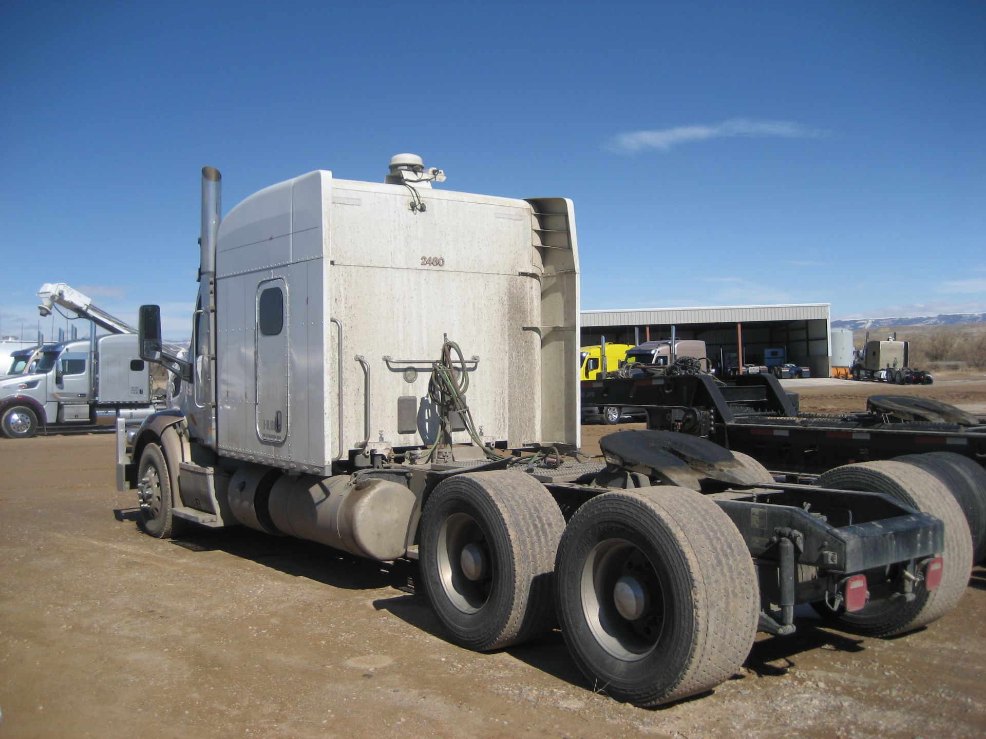 2015 Peterbilt 567 Tractor - Image 8 of 15