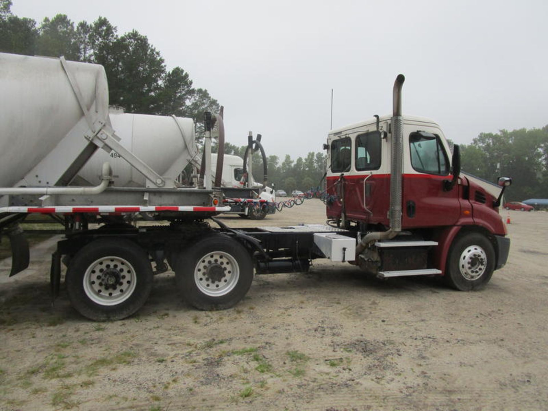 2015 Freightliner CA113DC - Image 17 of 34