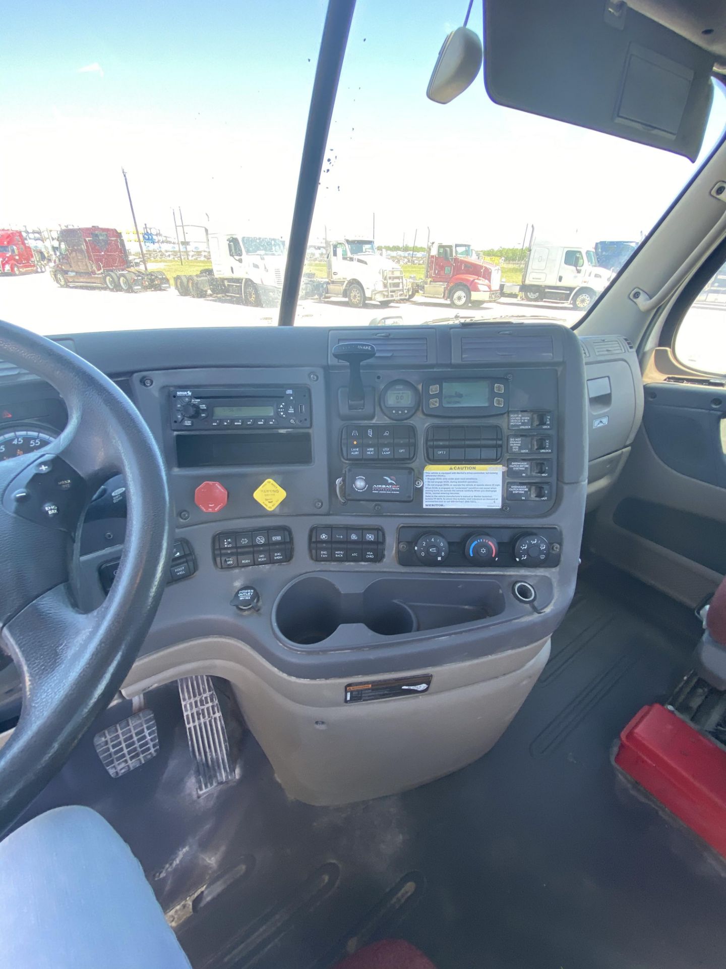 2015 Freightliner CA113DC - Image 16 of 19