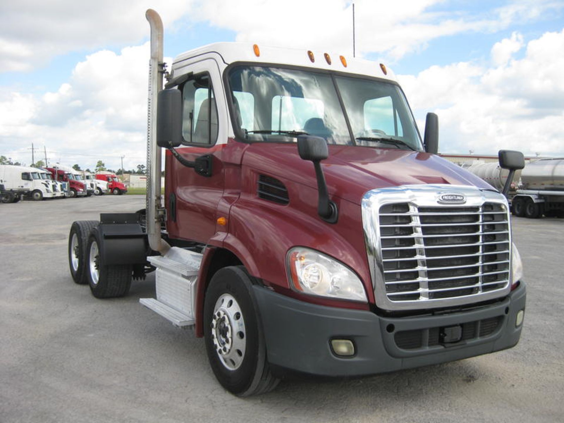 2014 Freightliner CA113DC - Image 13 of 29