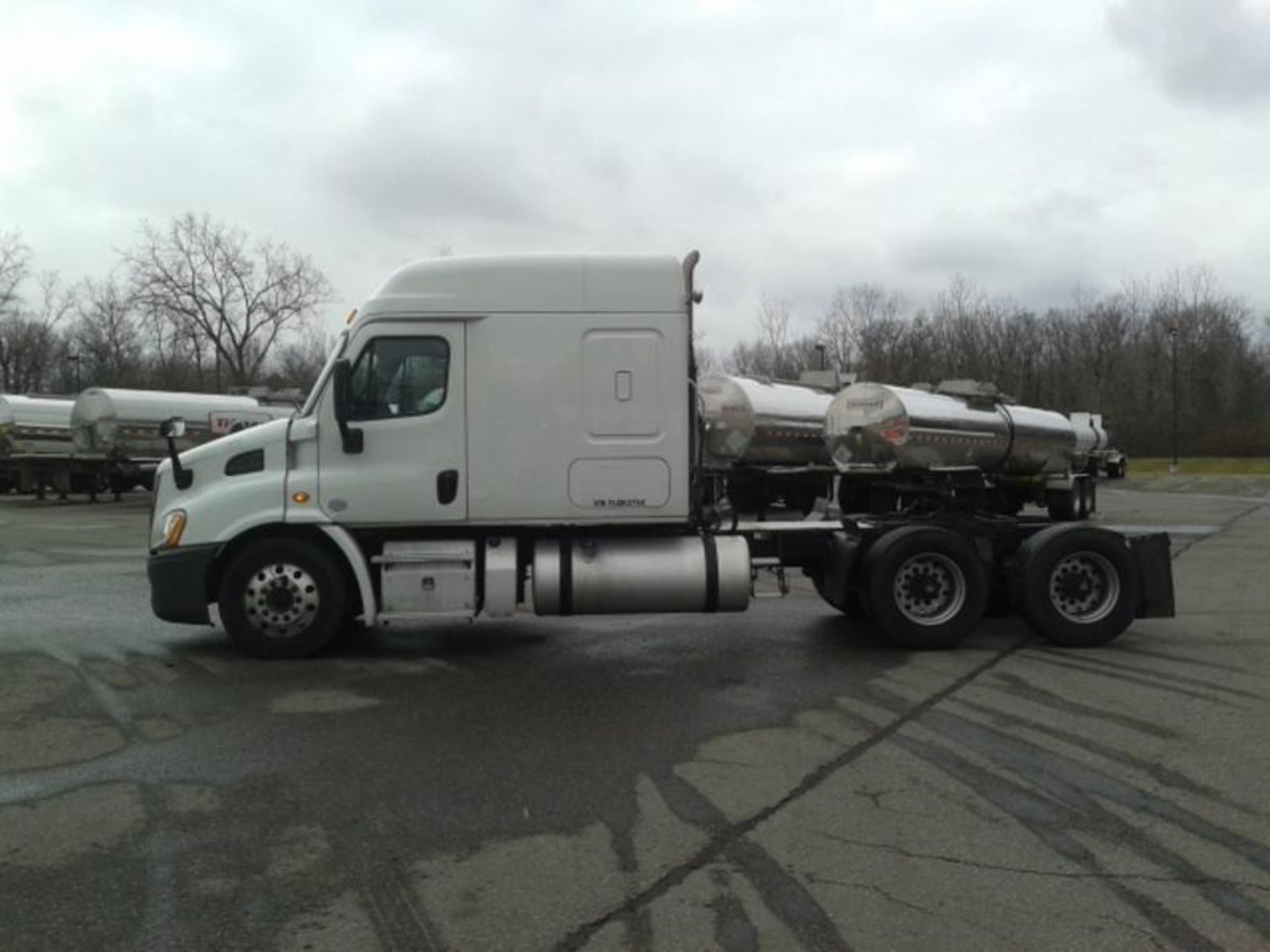 2015 Freightliner CA113SLP - Image 2 of 24