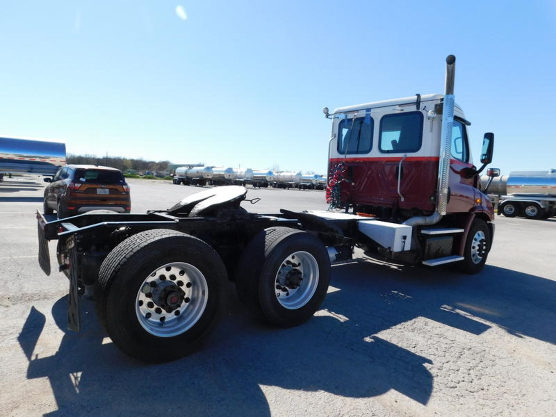 2014 Freightliner CA113DC - Image 25 of 37