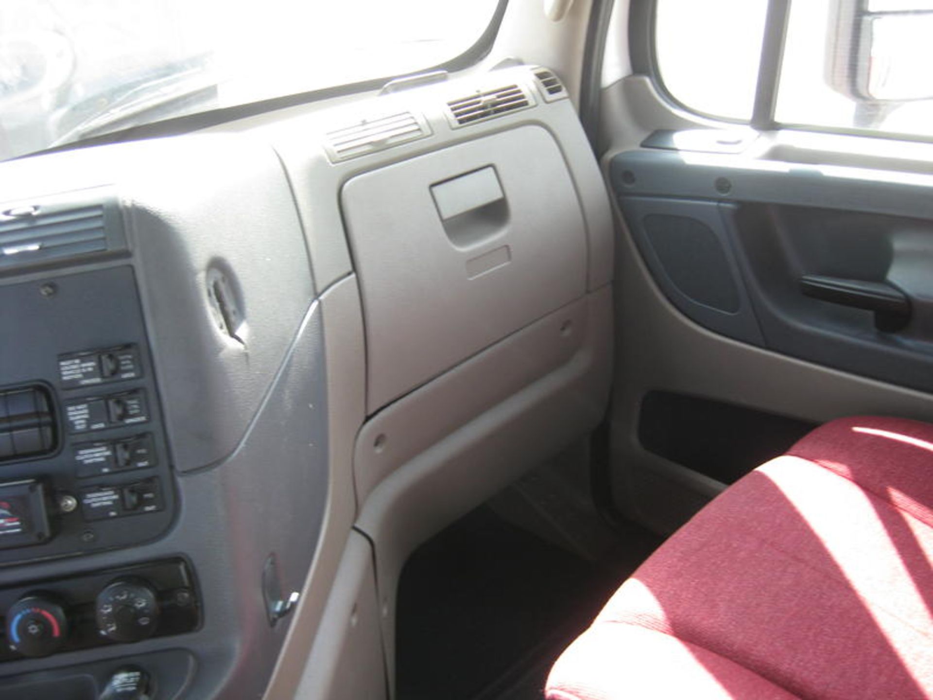 2014 Freightliner CA113DC - Image 7 of 29