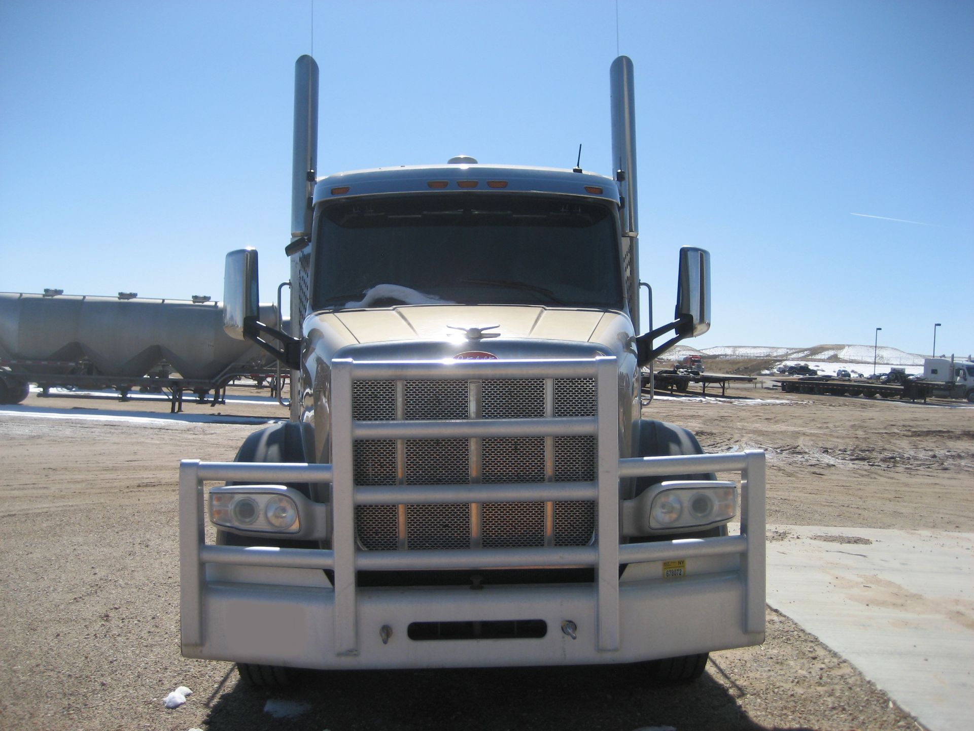 2015 Peterbilt 567 Tractor - Image 14 of 17