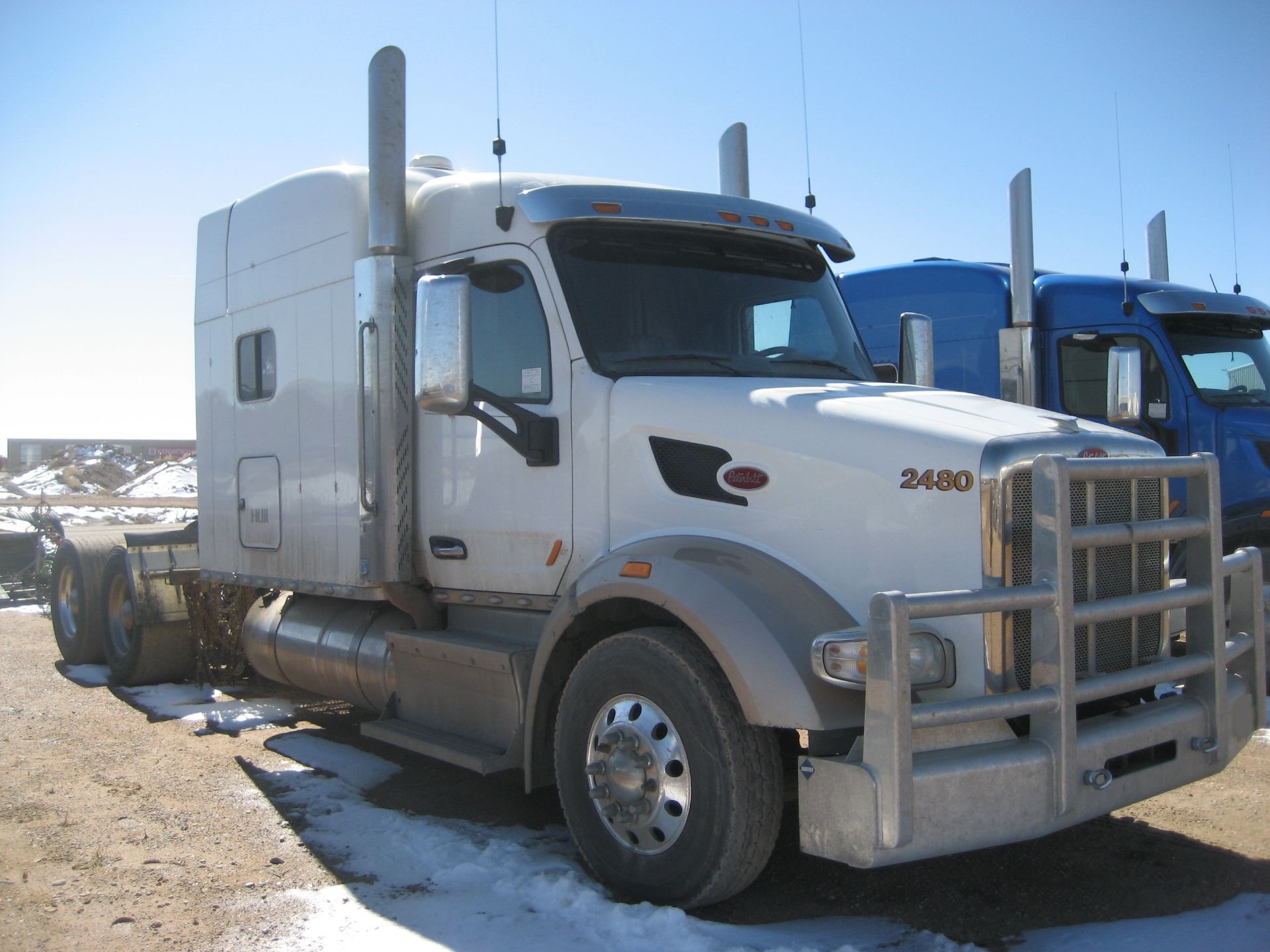 2015 Peterbilt 567 Tractor - Image 11 of 15