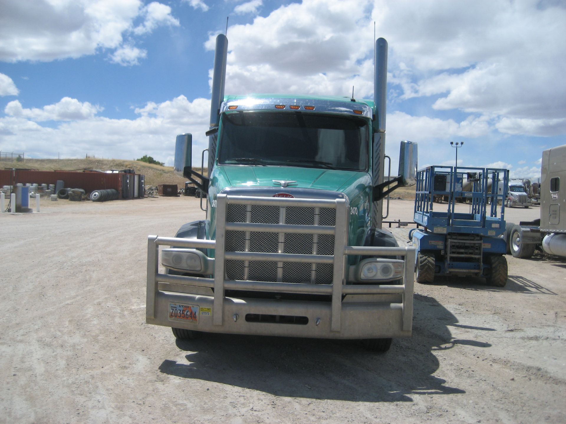 2015 Peterbilt 567 Tractor - Image 3 of 14