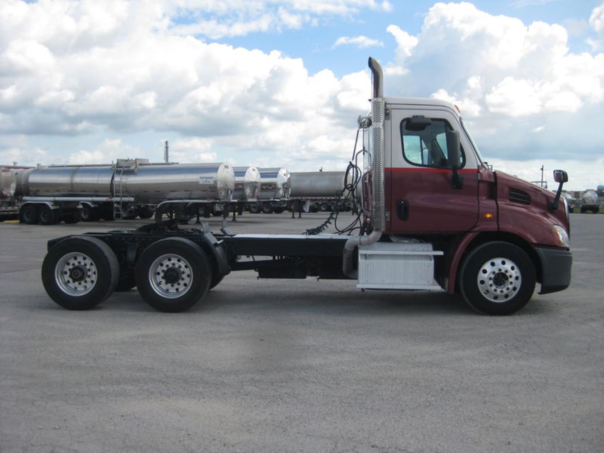 2014 Freightliner CA113DC - Image 17 of 29