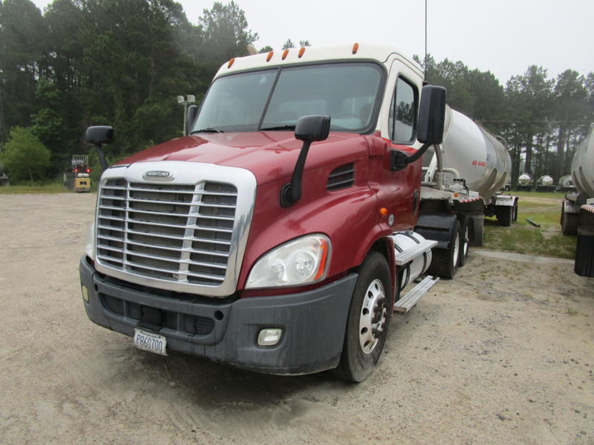 2015 Freightliner CA113DC - Image 2 of 34