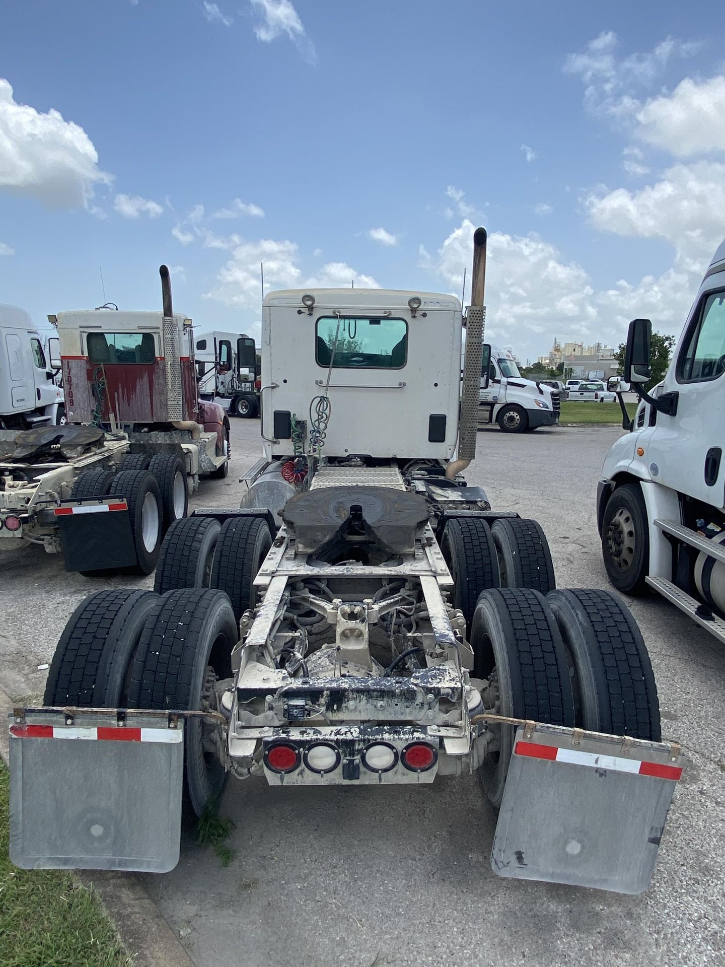 2015 Kenworth T880 - Image 2 of 43